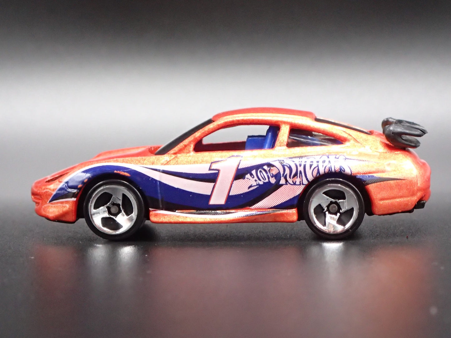 1999-2005 PORSCHE 911 GT3 CUP 996 ORANGE 1:64 SCALE DIORAMA  DIECAST MODEL CAR