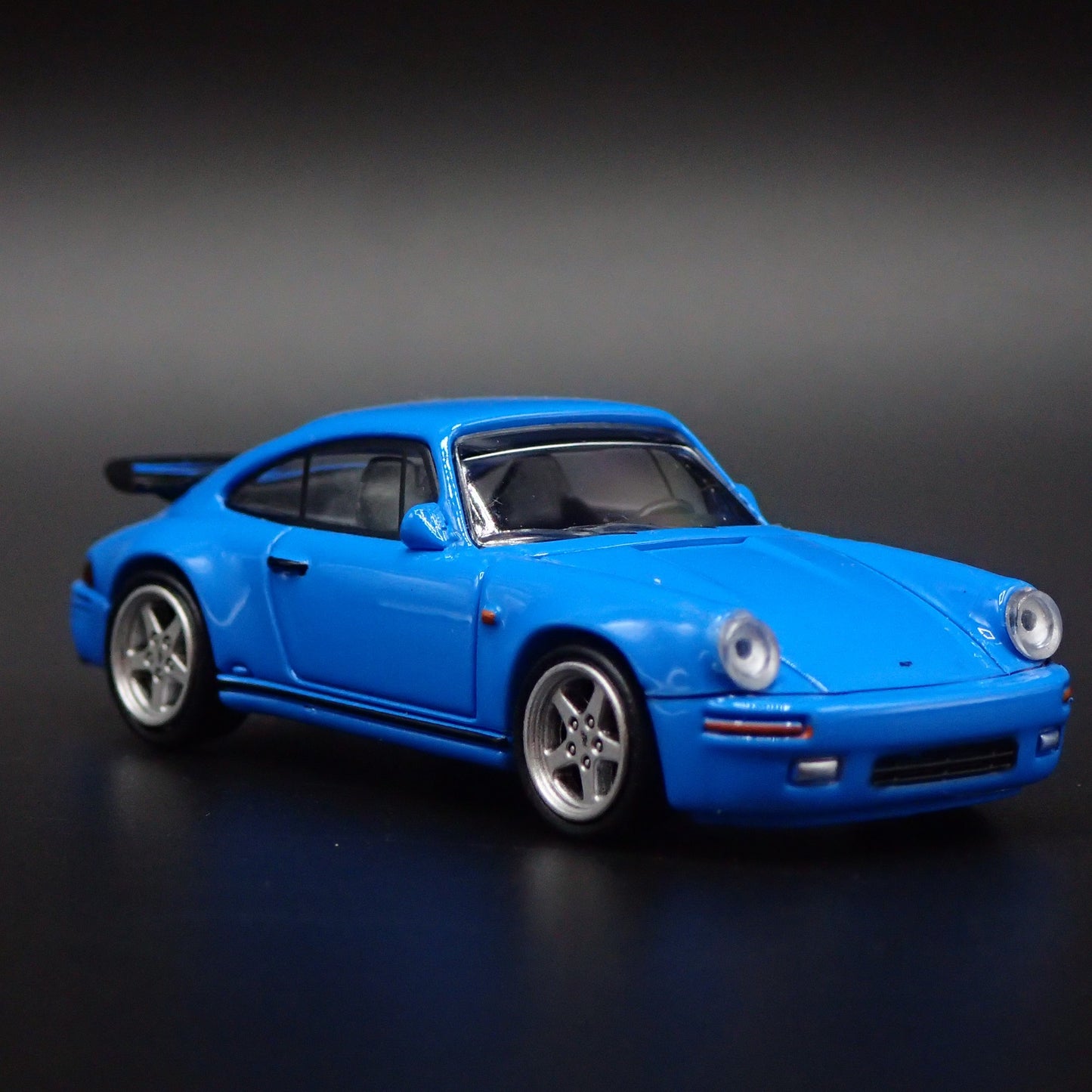 1987-1996 PORSCHE 911 CARRERA 3.2 RUF CTR 1:64 SCALE DIORAMA DIECAST MODEL CAR