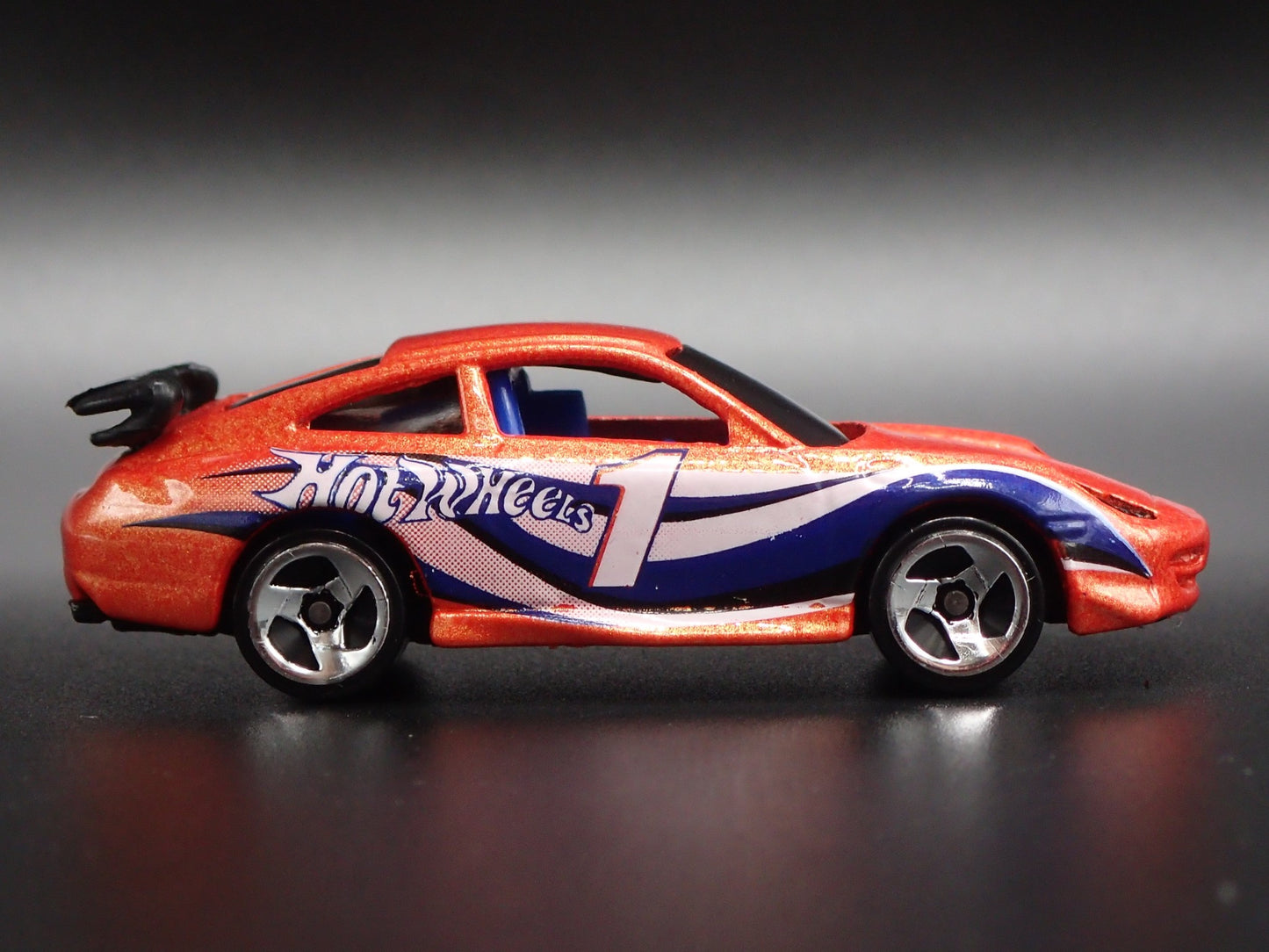 1999-2005 PORSCHE 911 GT3 CUP 996 ORANGE 1:64 SCALE DIORAMA  DIECAST MODEL CAR