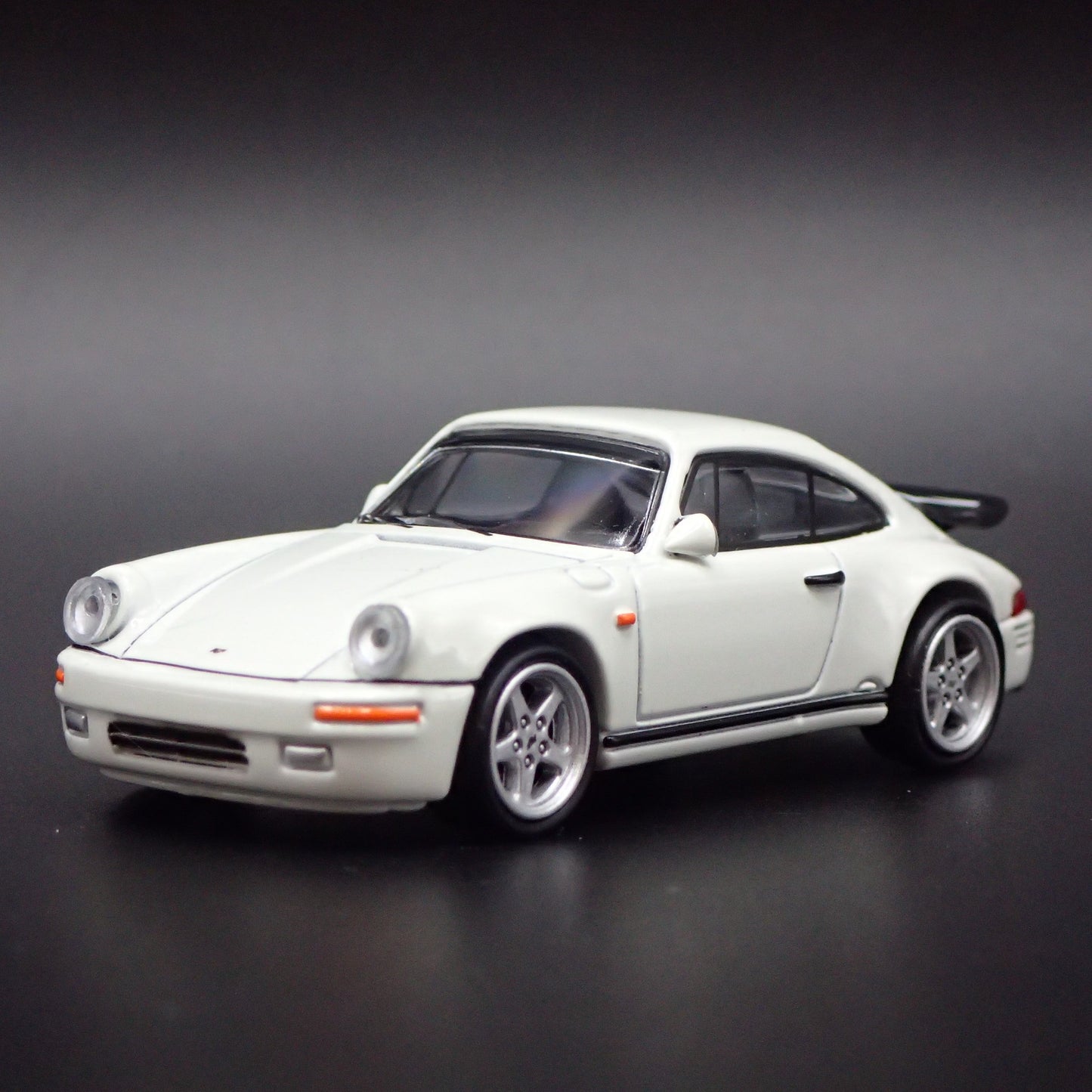 1987-1996 PORSCHE 911 CARRERA 3.2 RUF CTR 1:64 SCALE DIORAMA DIECAST MODEL CAR