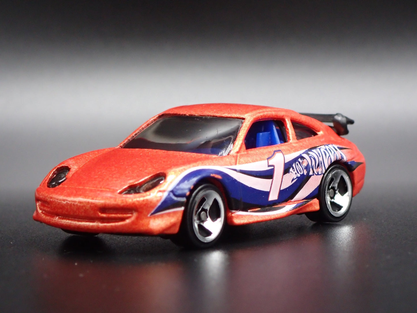 1999-2005 PORSCHE 911 GT3 CUP 996 ORANGE 1:64 SCALE DIORAMA  DIECAST MODEL CAR