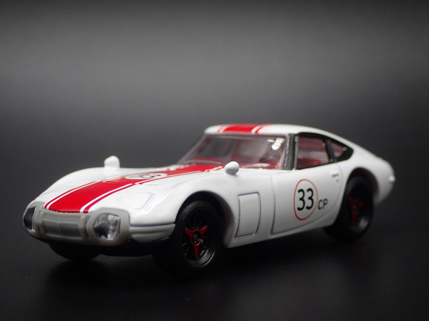 1967-1970 TOYOTA 2000GT WHITE 1:64 SCALE COLLECTIBLE DIORAMA DIECAST MODEL CAR