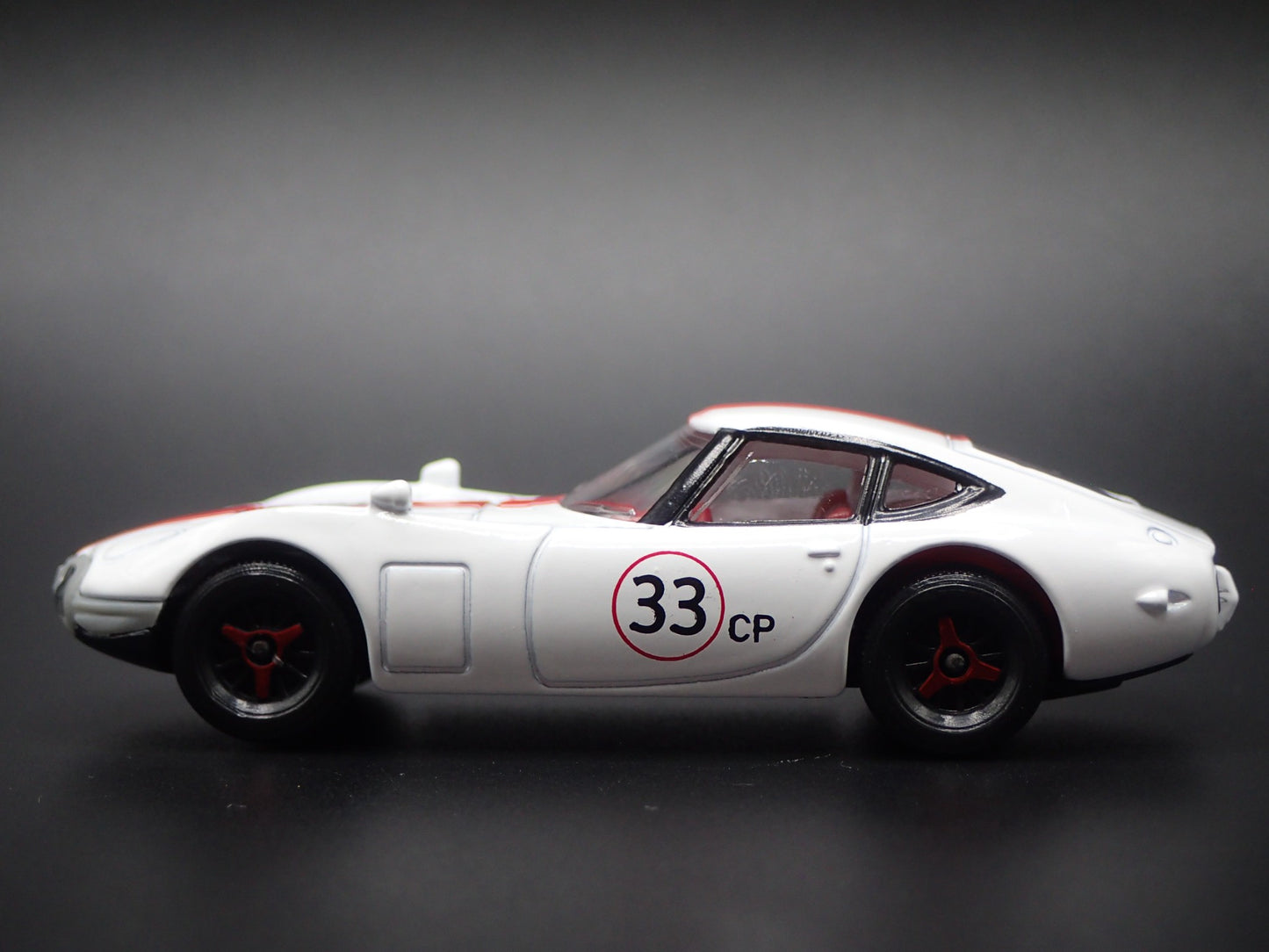 1967-1970 TOYOTA 2000GT WHITE 1:64 SCALE COLLECTIBLE DIORAMA DIECAST MODEL CAR