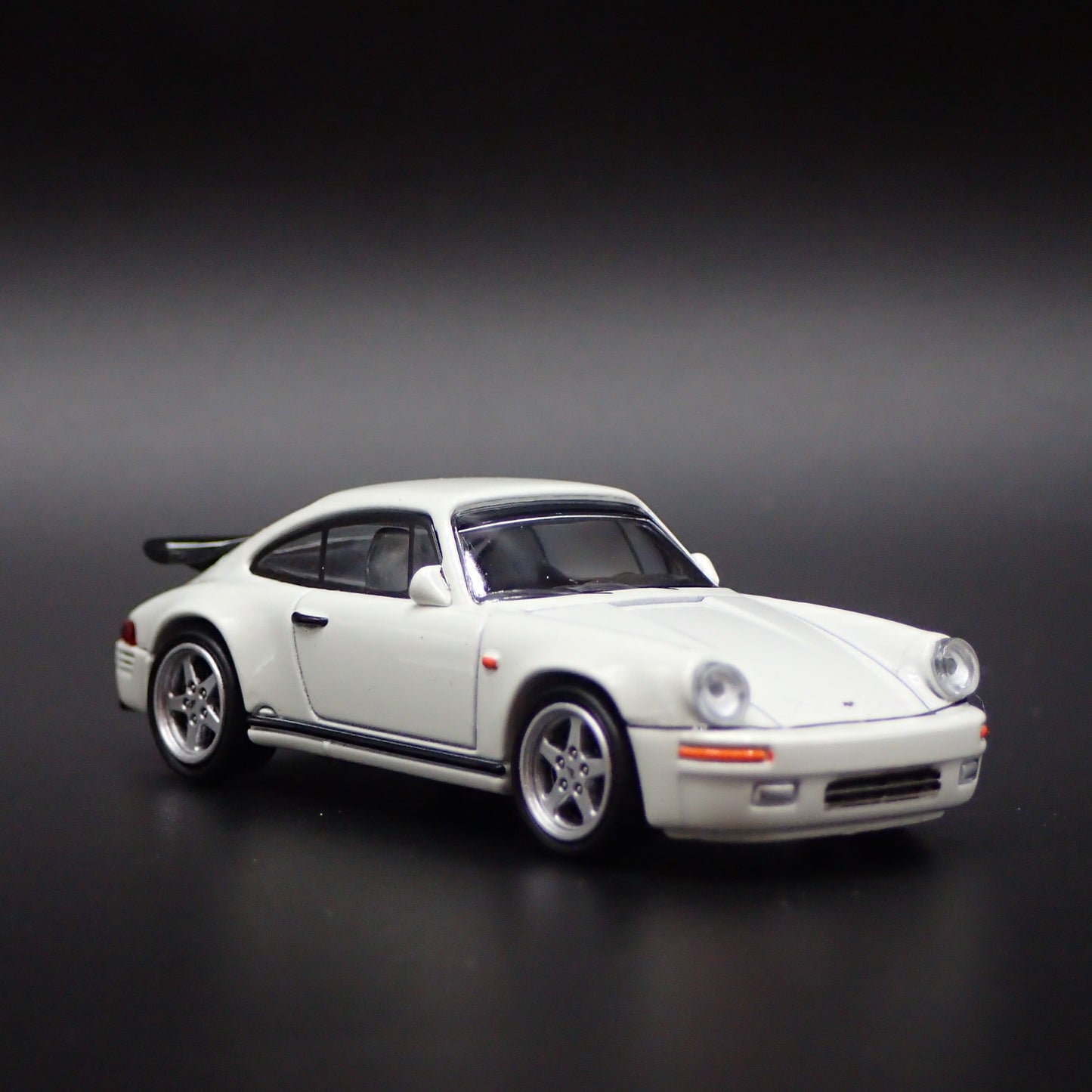 1987-1996 PORSCHE 911 CARRERA 3.2 RUF CTR 1:64 SCALE DIORAMA DIECAST MODEL CAR