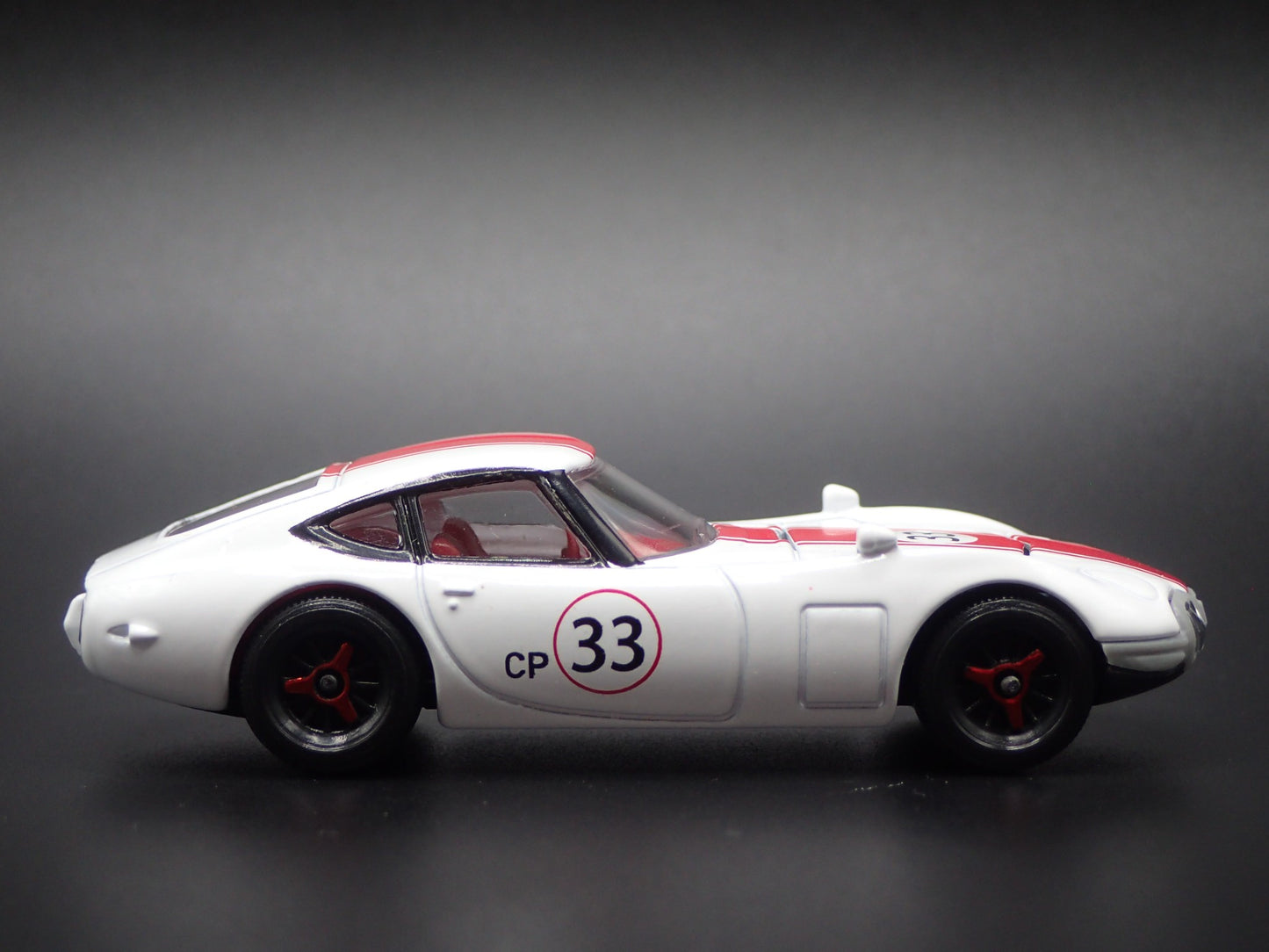 1967-1970 TOYOTA 2000GT WHITE 1:64 SCALE COLLECTIBLE DIORAMA DIECAST MODEL CAR