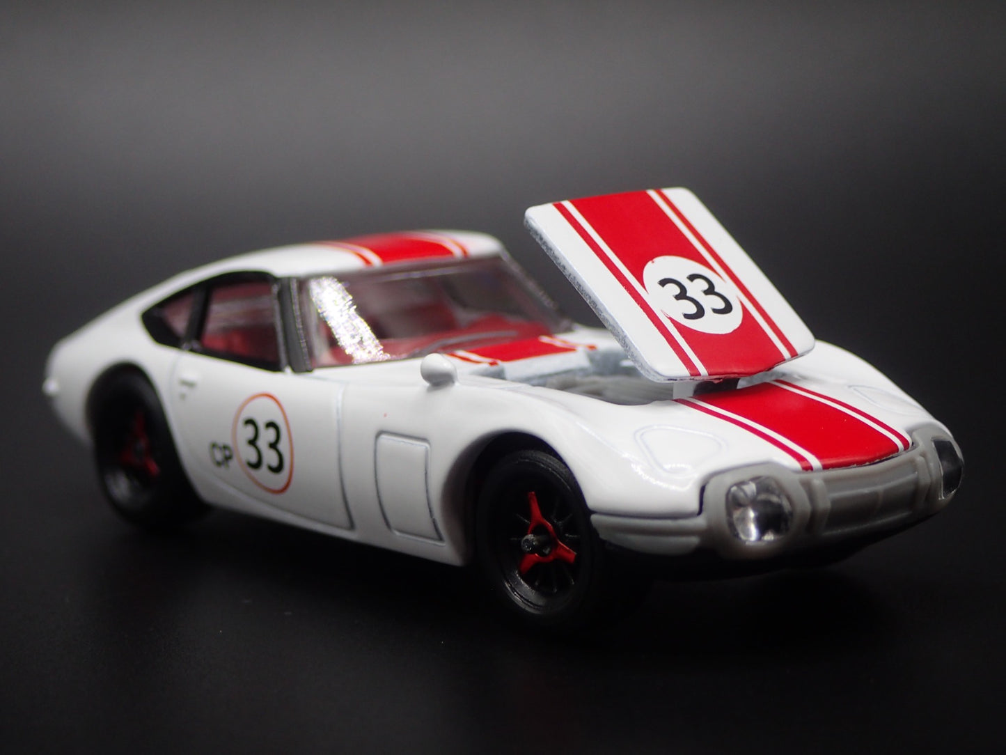 1967-1970 TOYOTA 2000GT WHITE 1:64 SCALE COLLECTIBLE DIORAMA DIECAST MODEL CAR