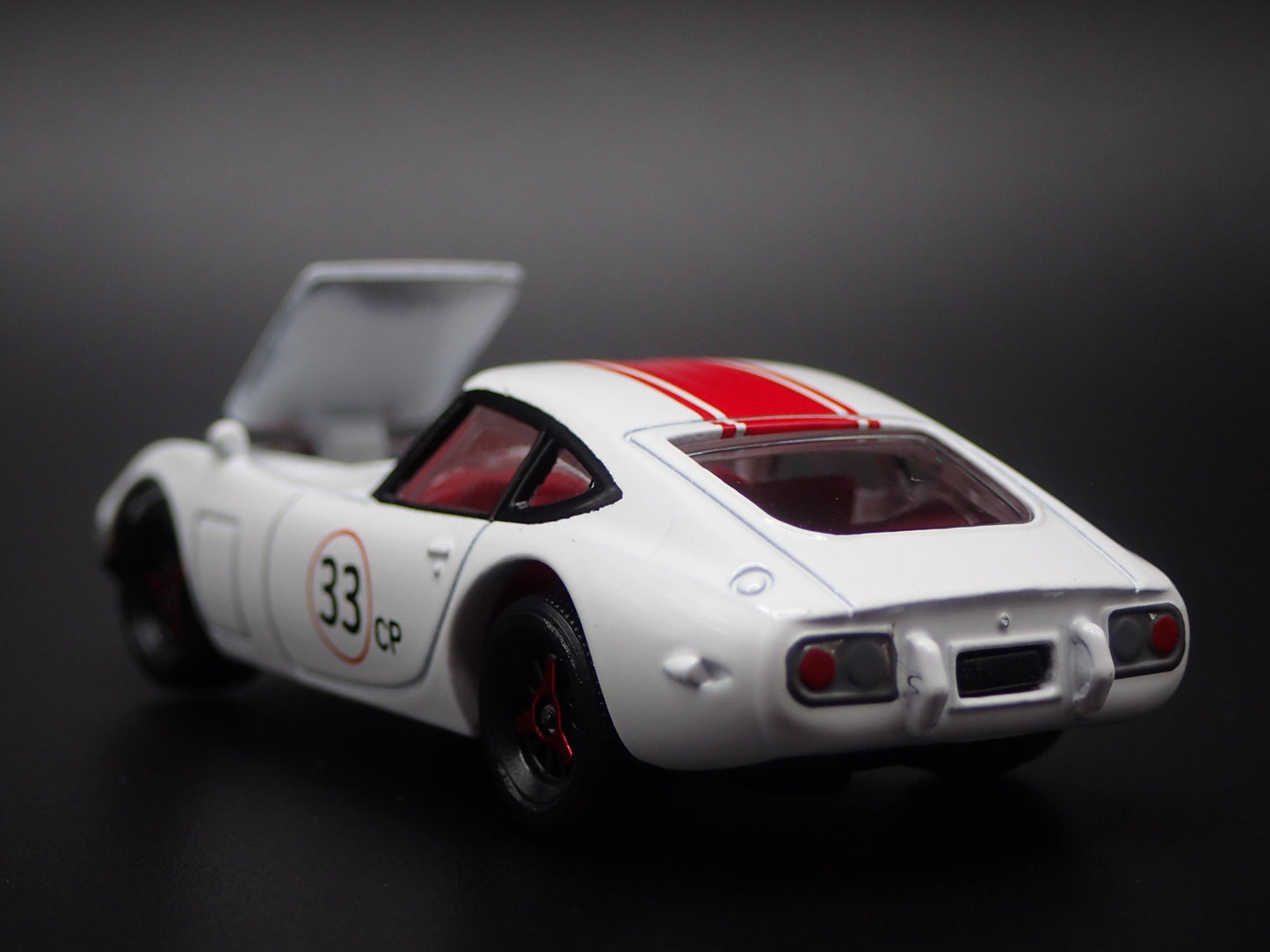 1967-1970 TOYOTA 2000GT WHITE 1:64 SCALE COLLECTIBLE DIORAMA DIECAST MODEL CAR