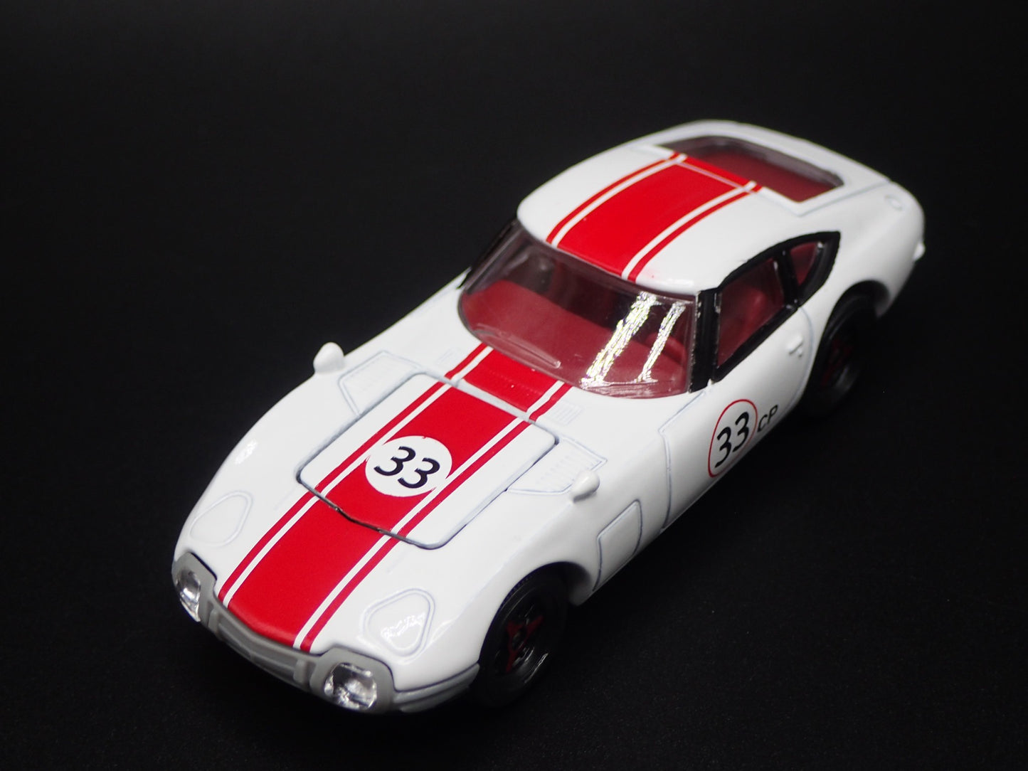 1967-1970 TOYOTA 2000GT WHITE 1:64 SCALE COLLECTIBLE DIORAMA DIECAST MODEL CAR