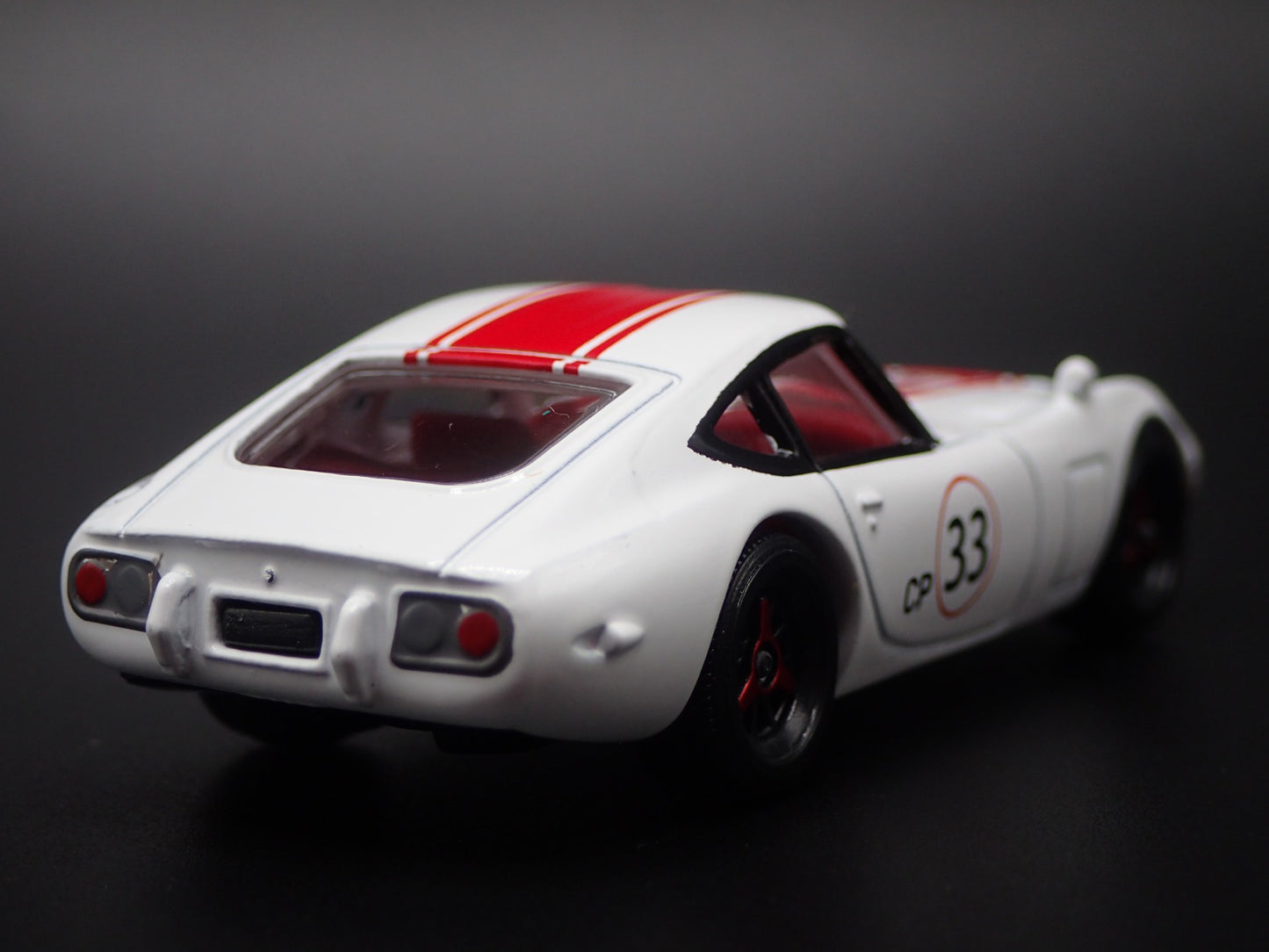 1967-1970 TOYOTA 2000GT WHITE 1:64 SCALE COLLECTIBLE DIORAMA DIECAST MODEL CAR