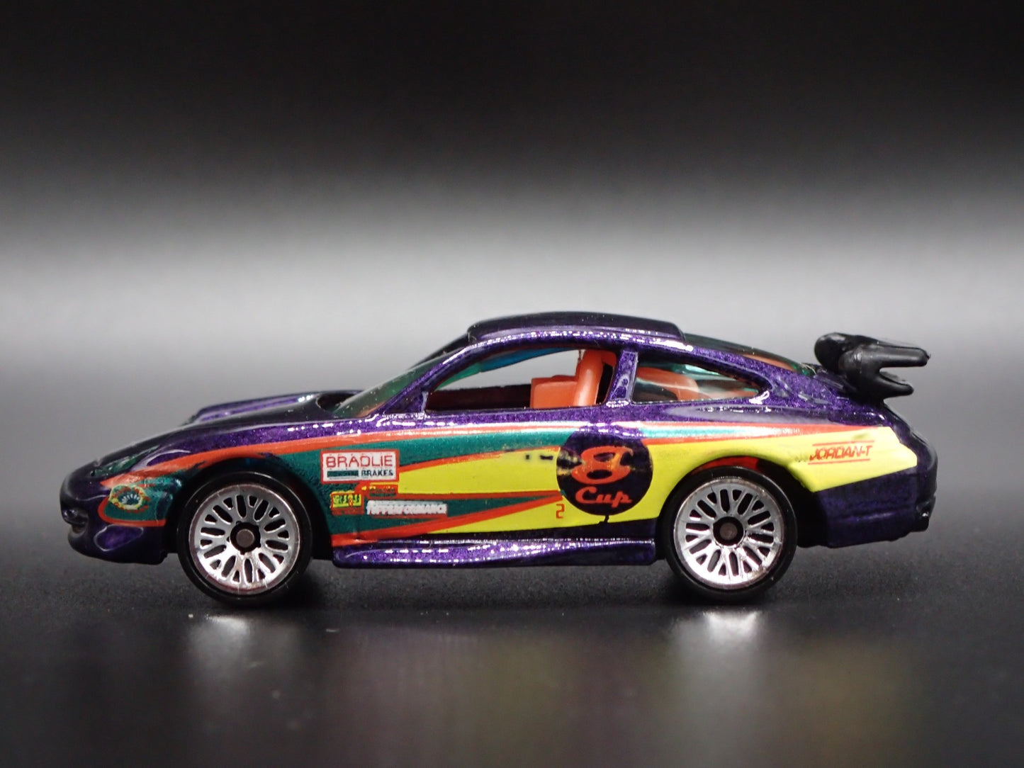1999-2005 PORSCHE 911 GT3 CUP 996 PURPLE 1:64 SCALE DIORAMA  DIECAST MODEL CAR
