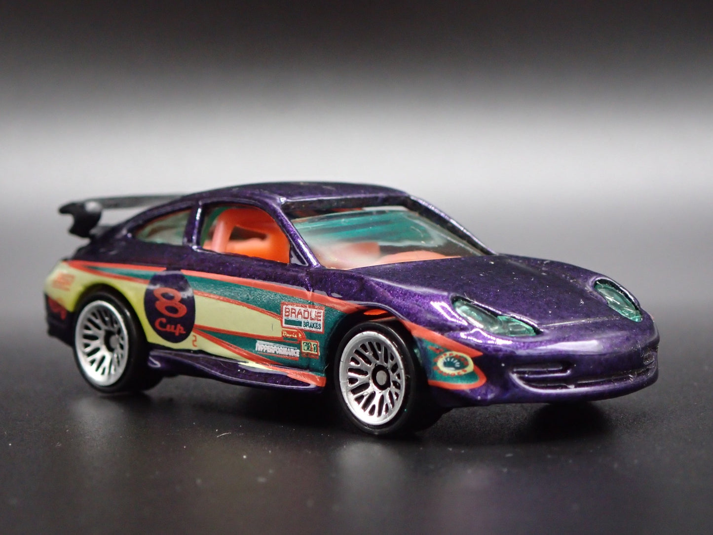 1999-2005 PORSCHE 911 GT3 CUP 996 PURPLE 1:64 SCALE DIORAMA  DIECAST MODEL CAR
