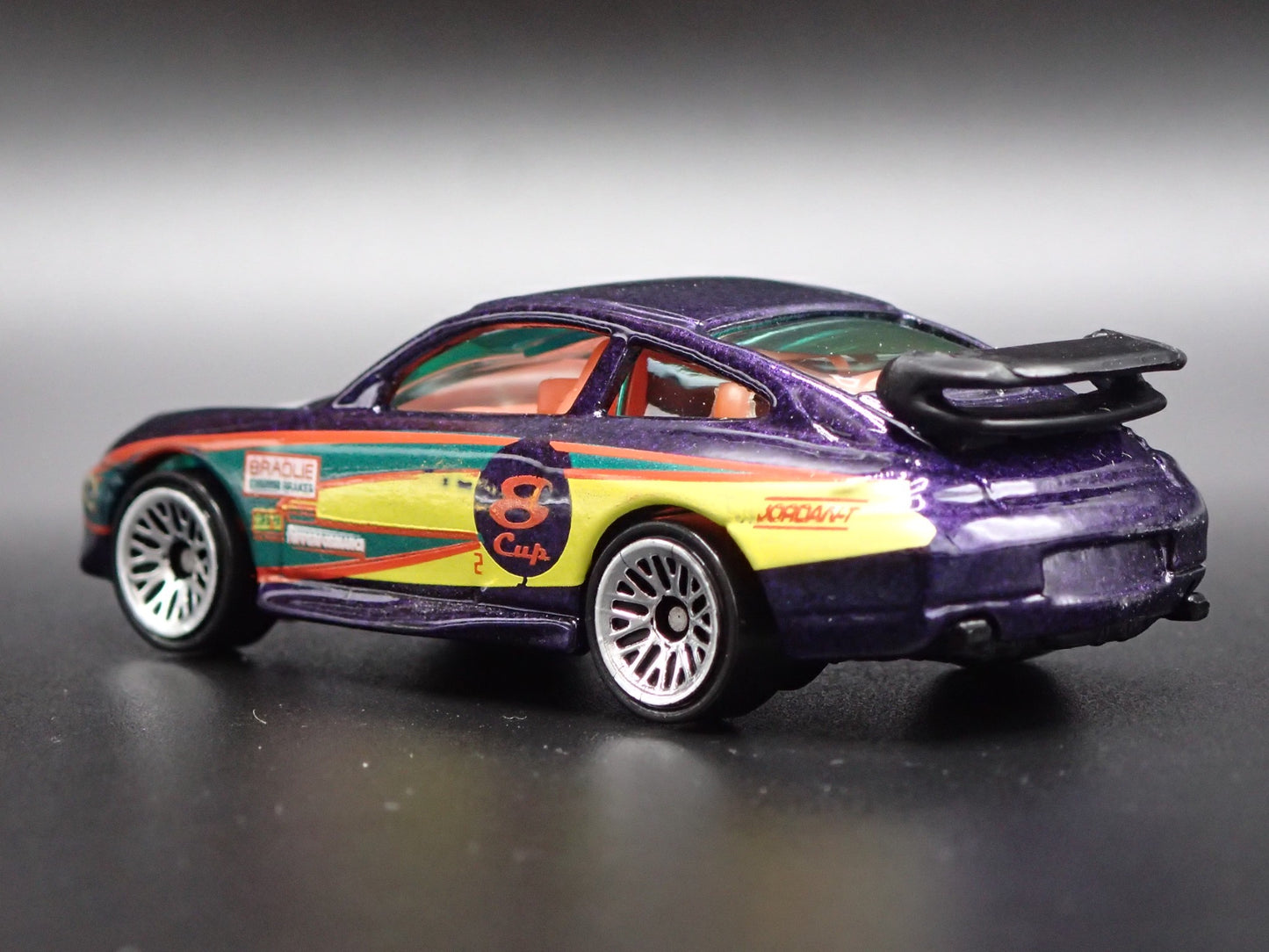 1999-2005 PORSCHE 911 GT3 CUP 996 PURPLE 1:64 SCALE DIORAMA  DIECAST MODEL CAR