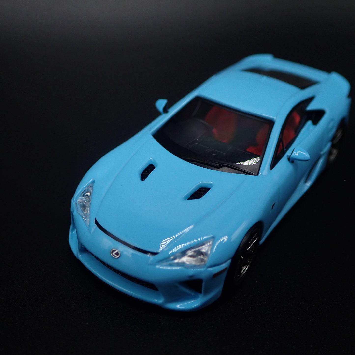2010-2012 LEXUS LFA SUPER CAR 1/64 SCALE COLLECTIBLE DIORAMA DIECAST MODEL CAR