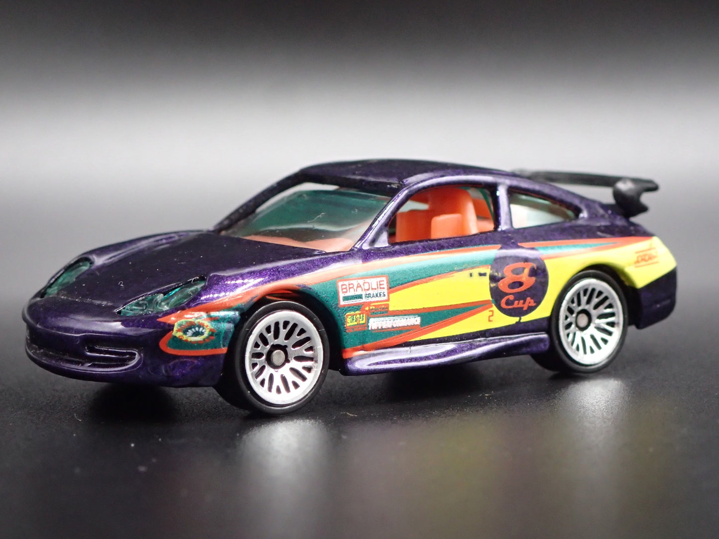 1999-2005 PORSCHE 911 GT3 CUP 996 PURPLE 1:64 SCALE DIORAMA  DIECAST MODEL CAR