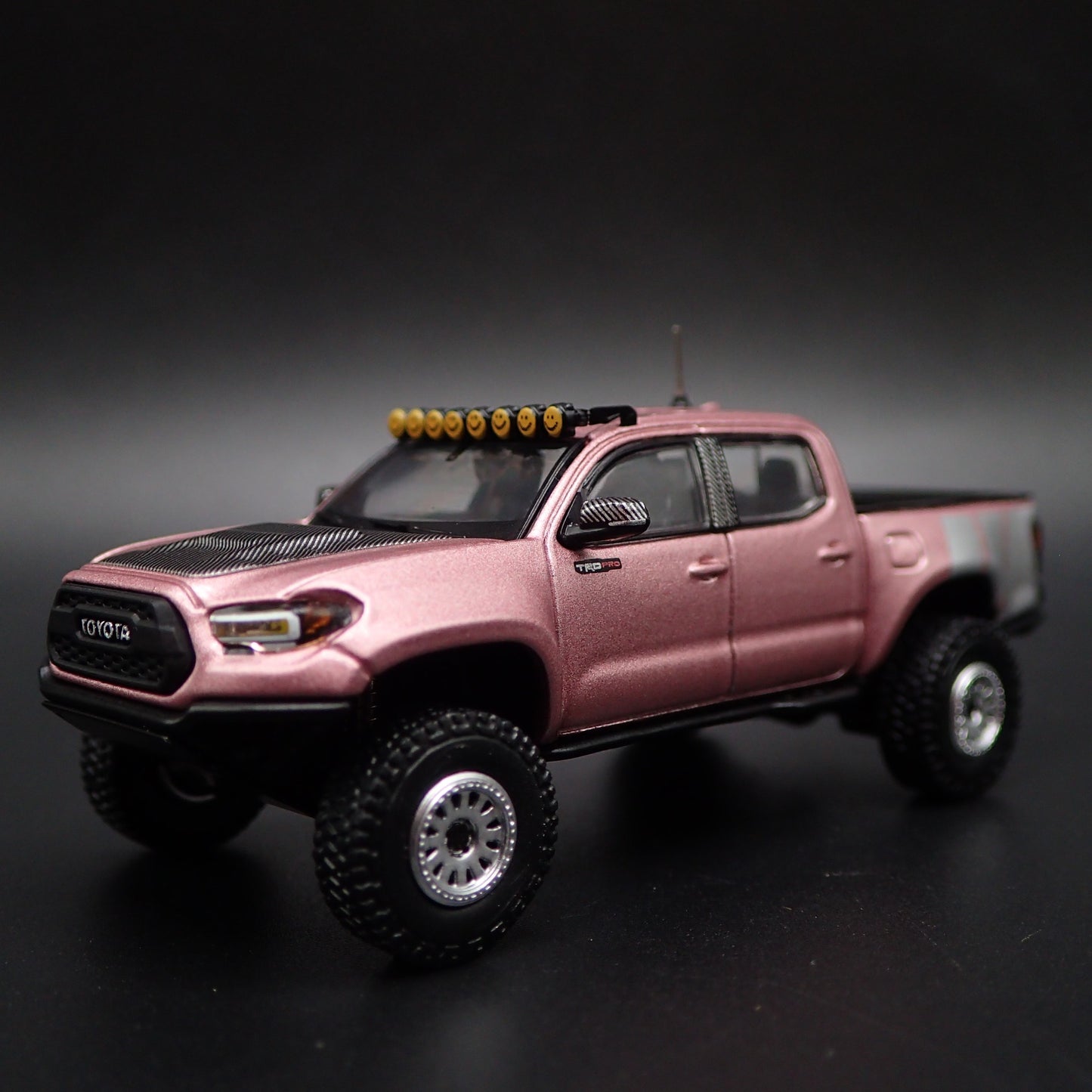 2016-2023 TOYOTA TACOMA PICKUP TRUCK TRD 1:64 SCALE DIORAMA DIECAST MODEL CAR