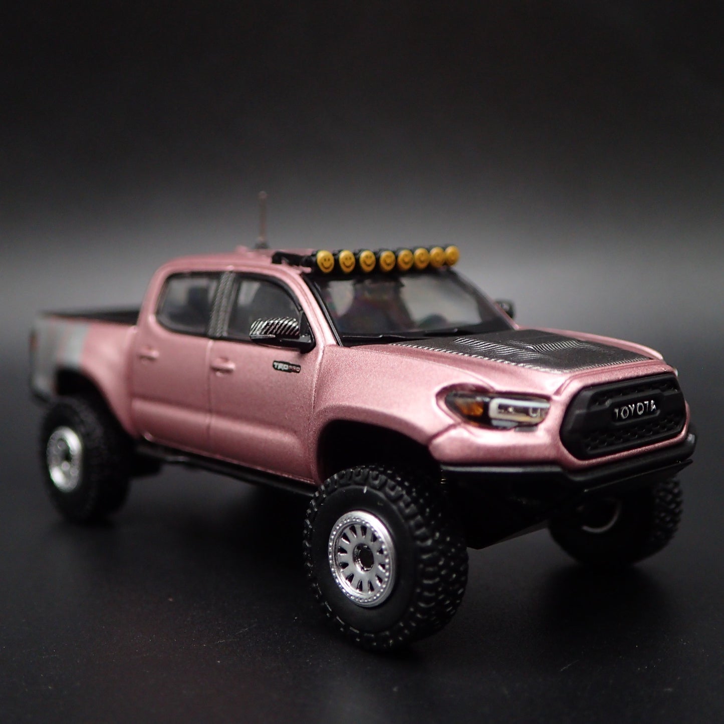 2016-2023 TOYOTA TACOMA PICKUP TRUCK TRD 1:64 SCALE DIORAMA DIECAST MODEL CAR