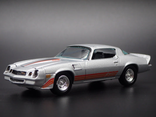 1980 80 CHEVY CHEVROLET CAMARO Z28 SILVER 1:64 SCALE DIORAMA DIECAST MODEL CAR
