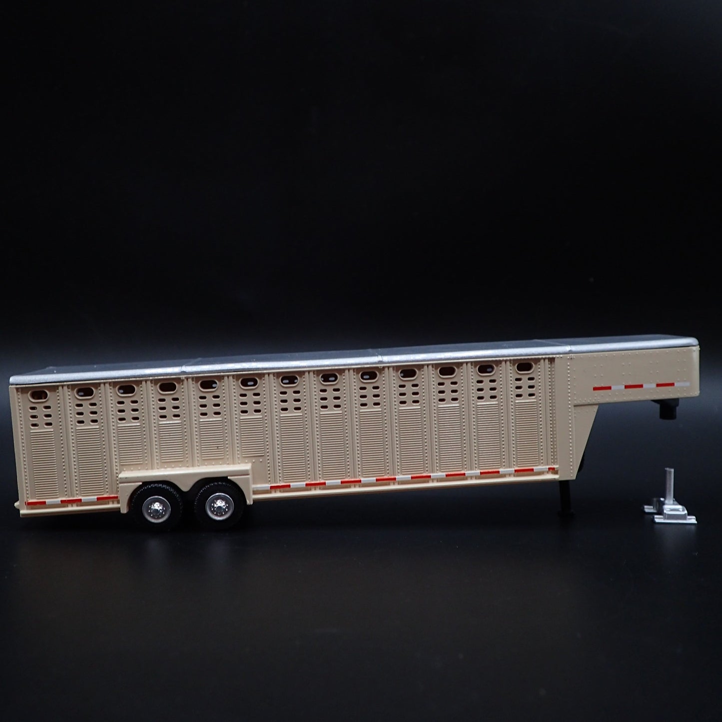 26 FOOT VERT 3 HOLE GOOSENECK LIVESTOCK TRAILER 1:64 SCALE DIORAMA DIECAST MODEL