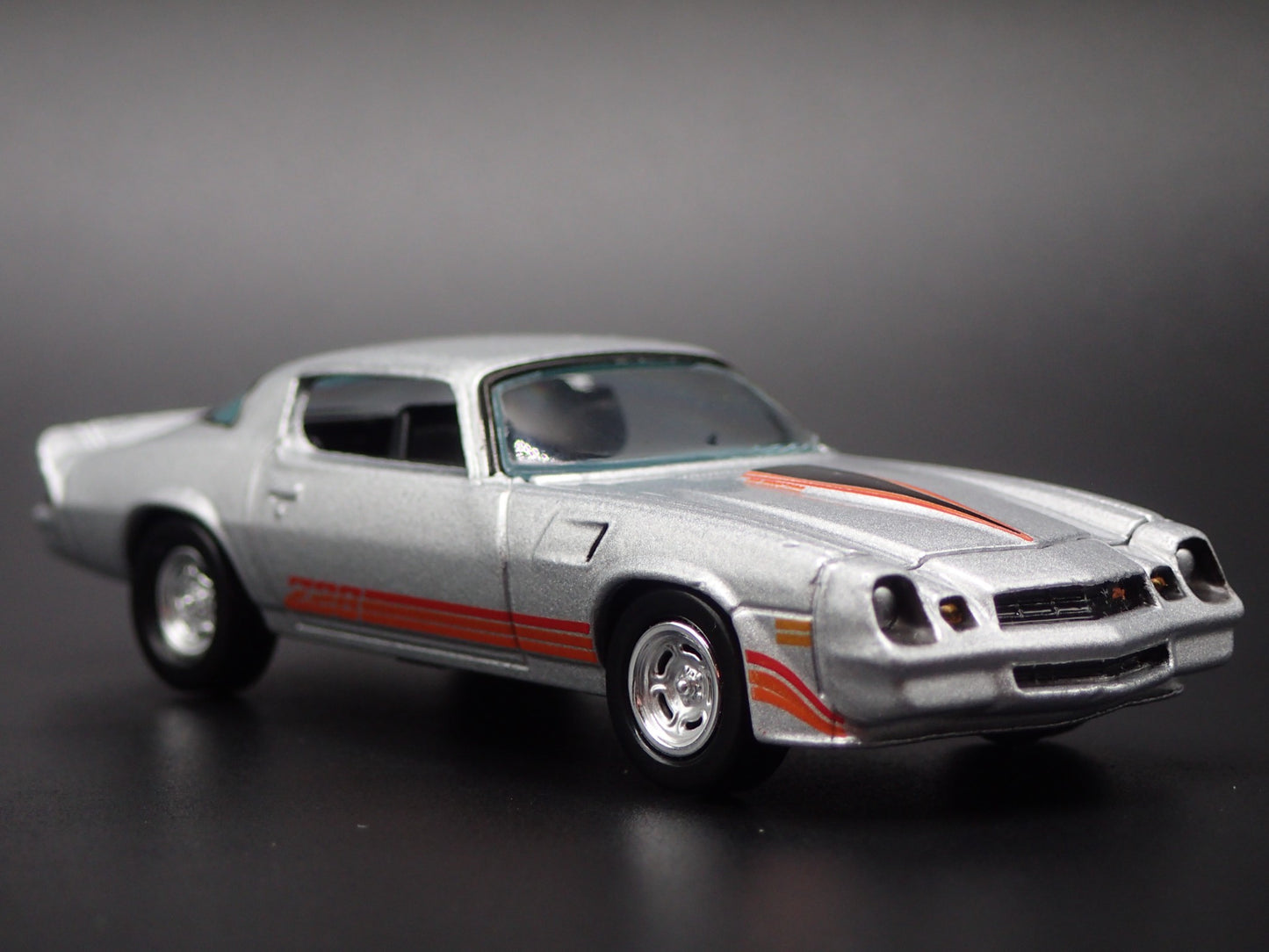 1980 80 CHEVY CHEVROLET CAMARO Z28 SILVER 1:64 SCALE DIORAMA DIECAST MODEL CAR