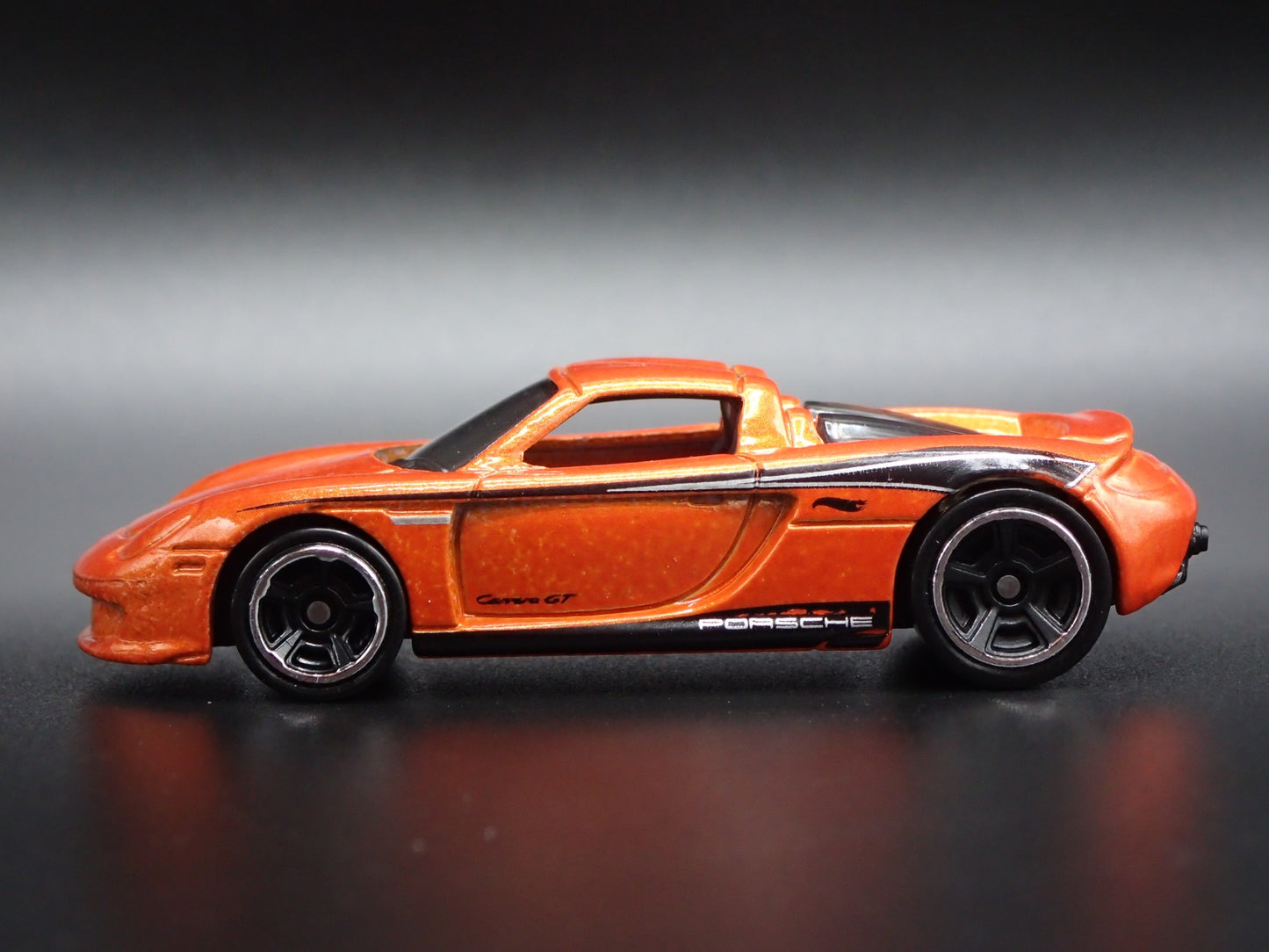 2003-2006 PORSCHE CARRERA GT SUPER CAR RARE 1:64 SCALE DIORAMA DIECAST MODEL CAR