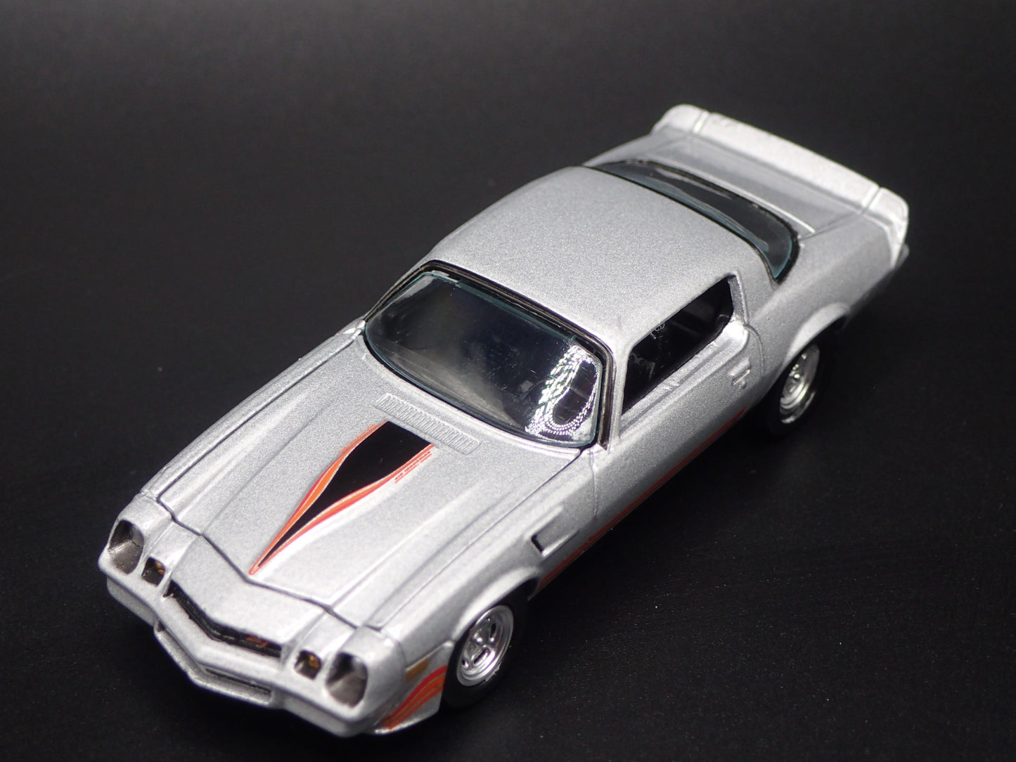 1980 80 CHEVY CHEVROLET CAMARO Z28 SILVER 1:64 SCALE DIORAMA DIECAST MODEL CAR
