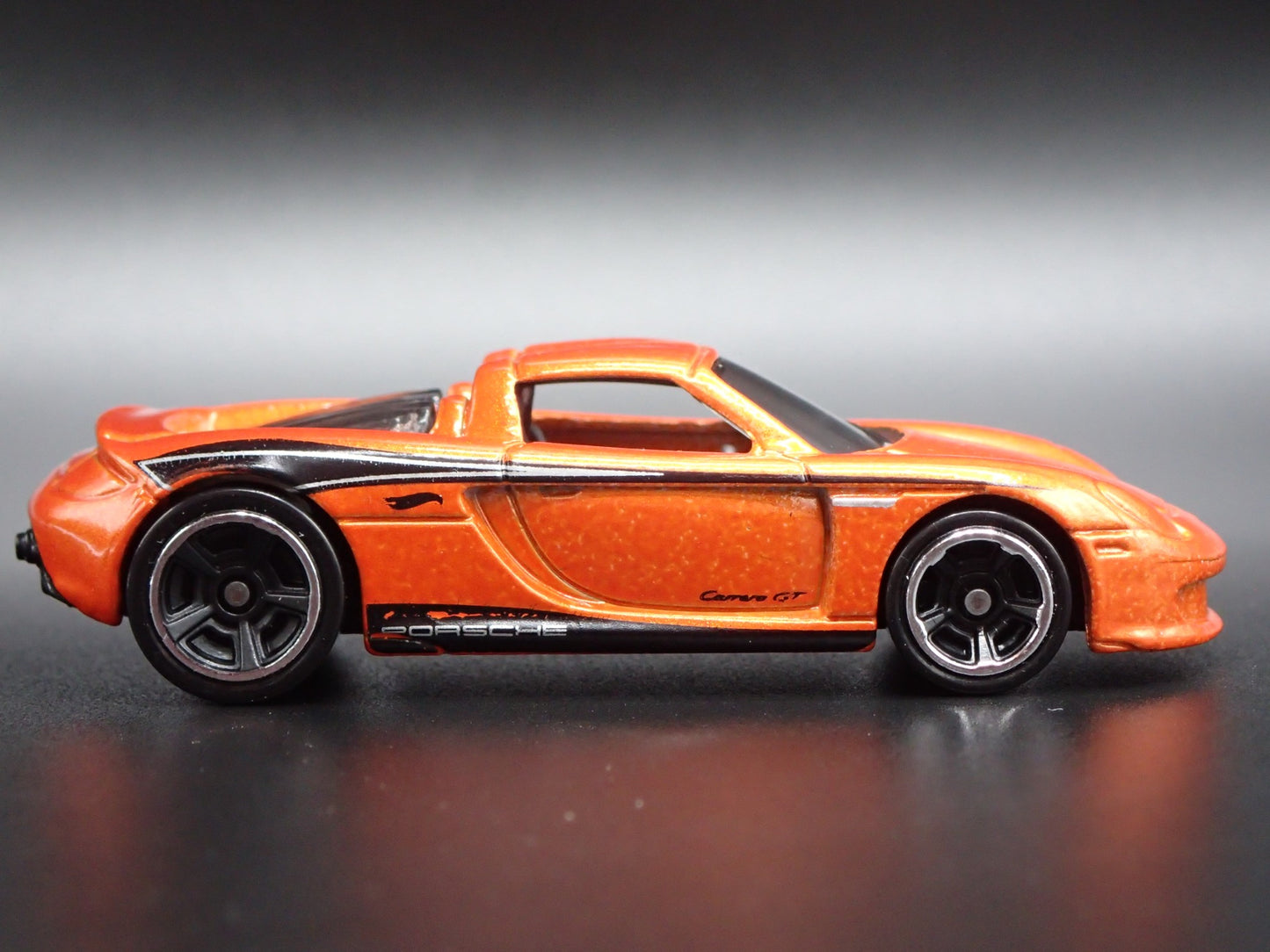 2003-2006 PORSCHE CARRERA GT SUPER CAR RARE 1:64 SCALE DIORAMA DIECAST MODEL CAR