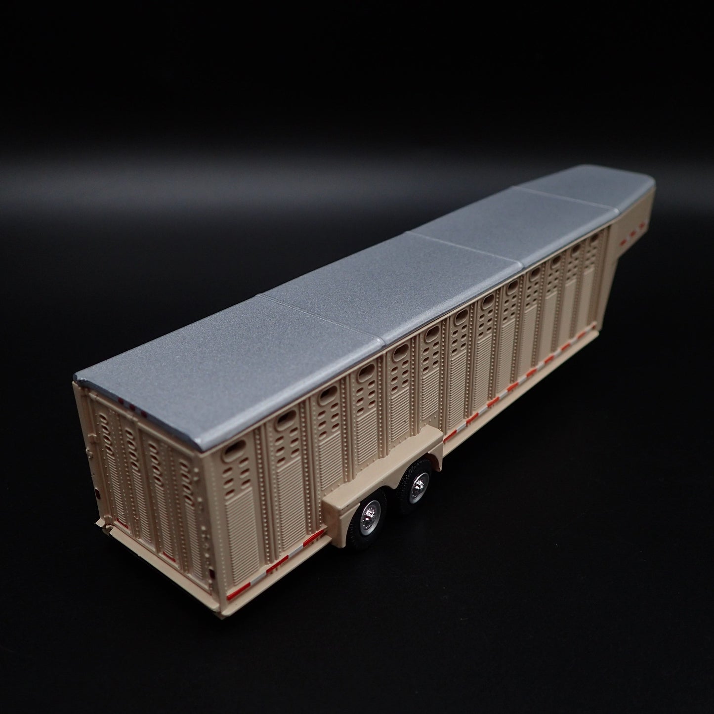 26 FOOT VERT 3 HOLE GOOSENECK LIVESTOCK TRAILER 1:64 SCALE DIORAMA DIECAST MODEL