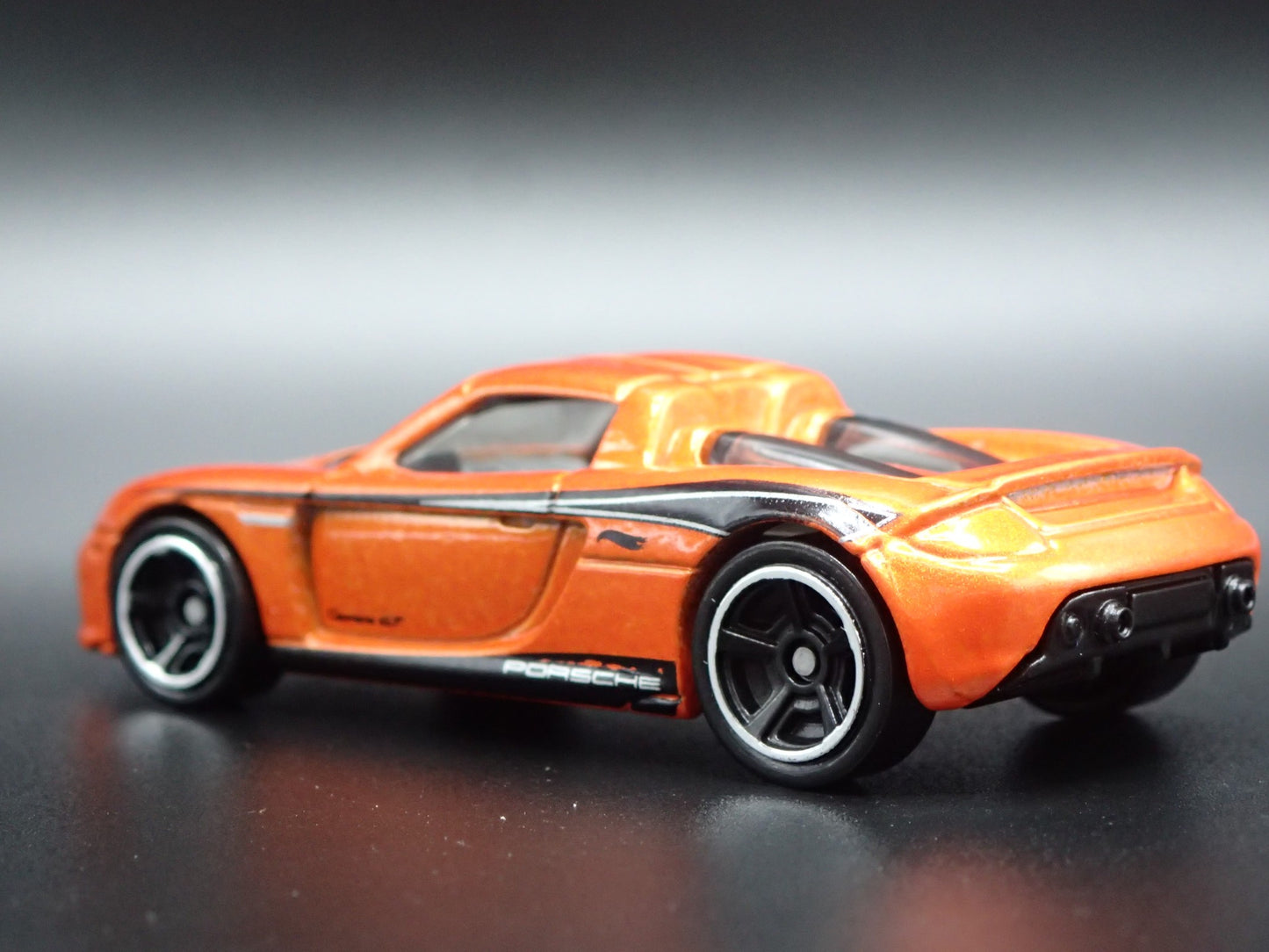 2003-2006 PORSCHE CARRERA GT SUPER CAR RARE 1:64 SCALE DIORAMA DIECAST MODEL CAR