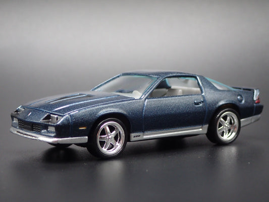 1984 84 CHEVY CHEVROLET CAMARO Z28 BLUE 1:64 SCALE DIORAMA DIECAST MODEL CAR