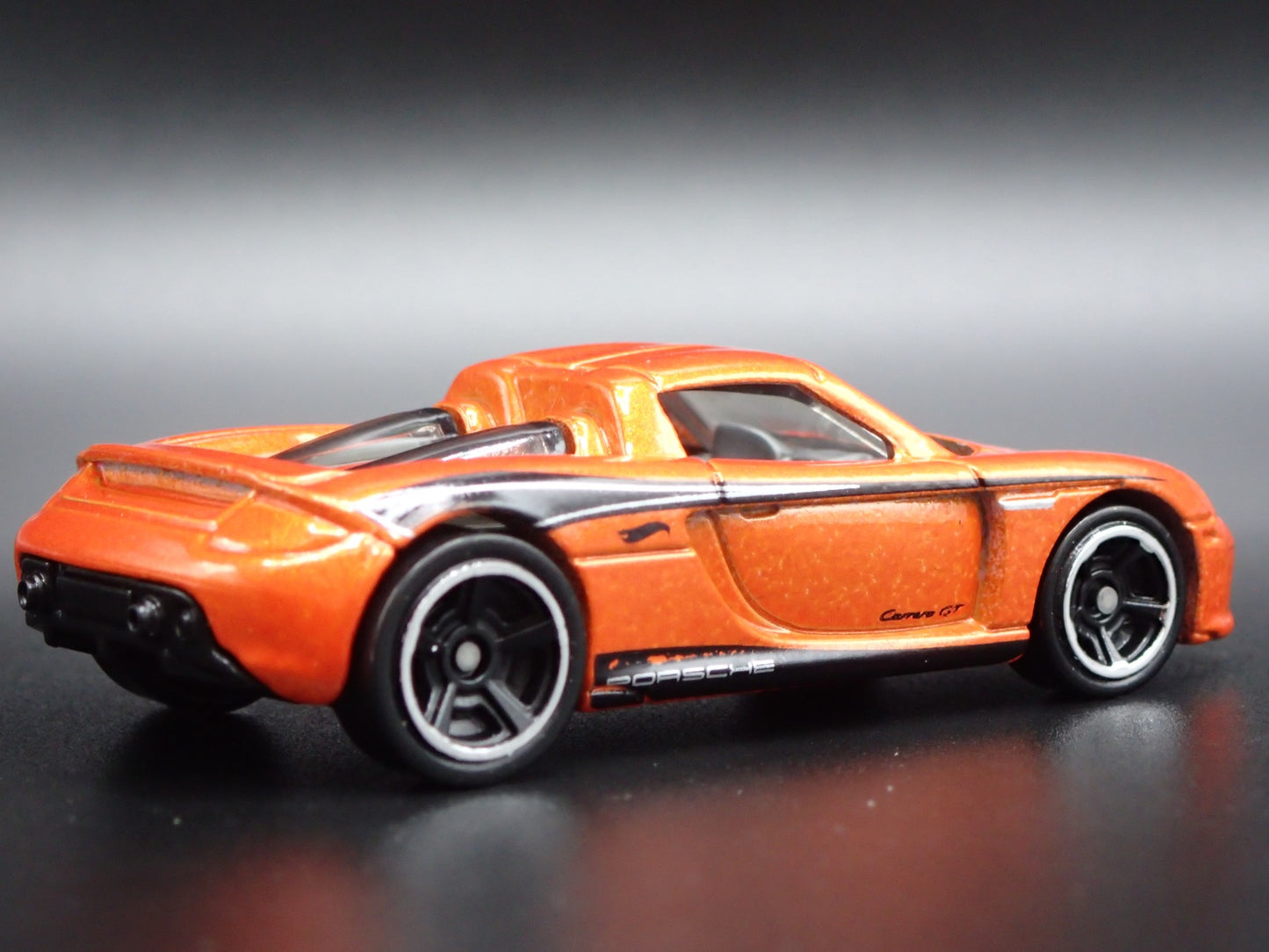 2003-2006 PORSCHE CARRERA GT SUPER CAR RARE 1:64 SCALE DIORAMA DIECAST MODEL CAR