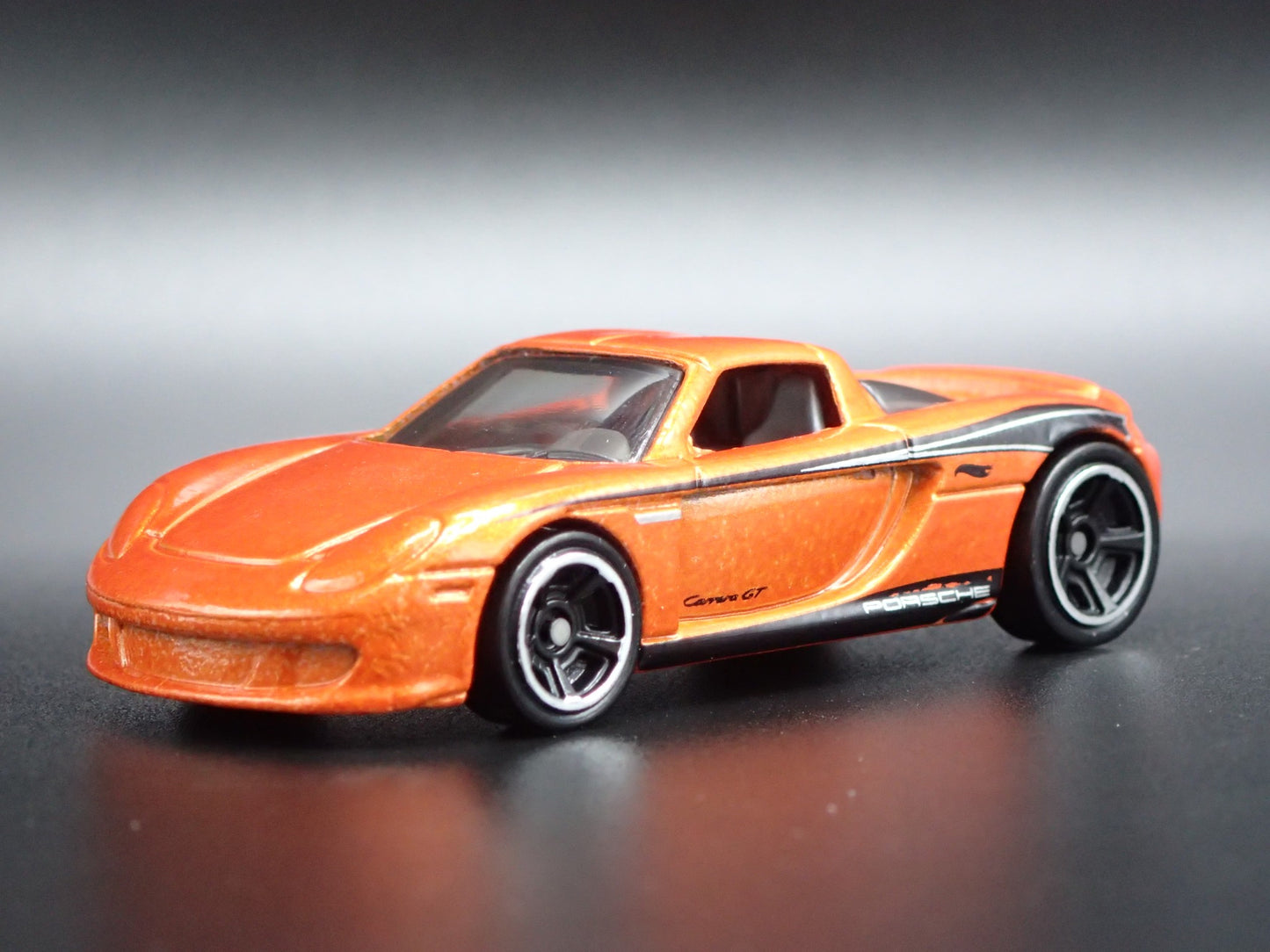 2003-2006 PORSCHE CARRERA GT SUPER CAR RARE 1:64 SCALE DIORAMA DIECAST MODEL CAR