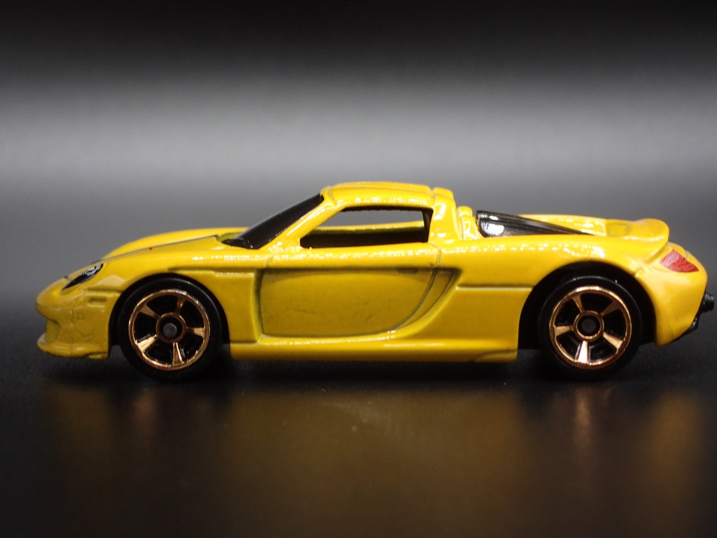 2003-2006 PORSCHE CARRERA GT SUPER CAR RARE 1:64 SCALE DIORAMA DIECAST MODEL CAR