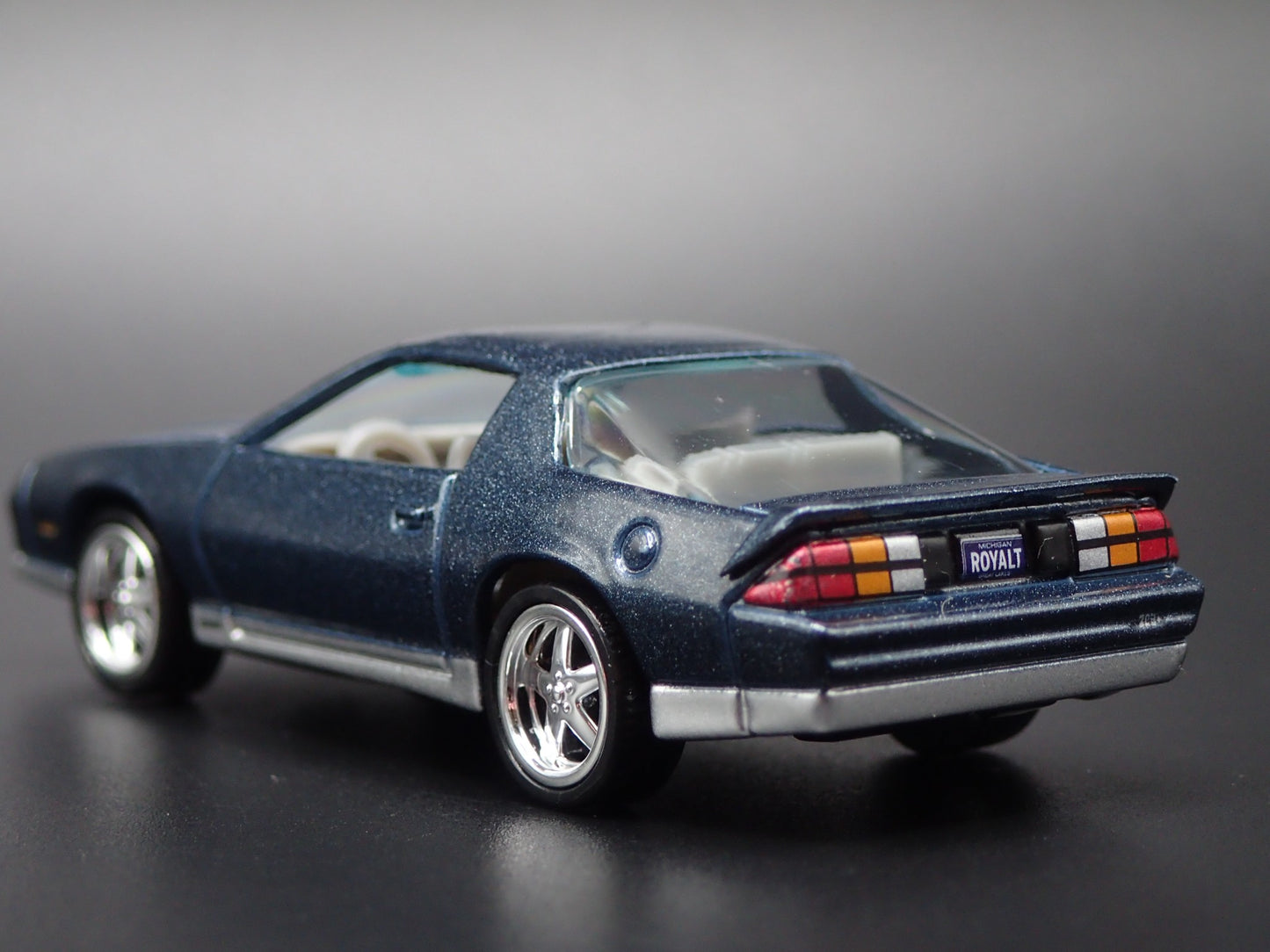 1984 84 CHEVY CHEVROLET CAMARO Z28 BLUE 1:64 SCALE DIORAMA DIECAST MODEL CAR
