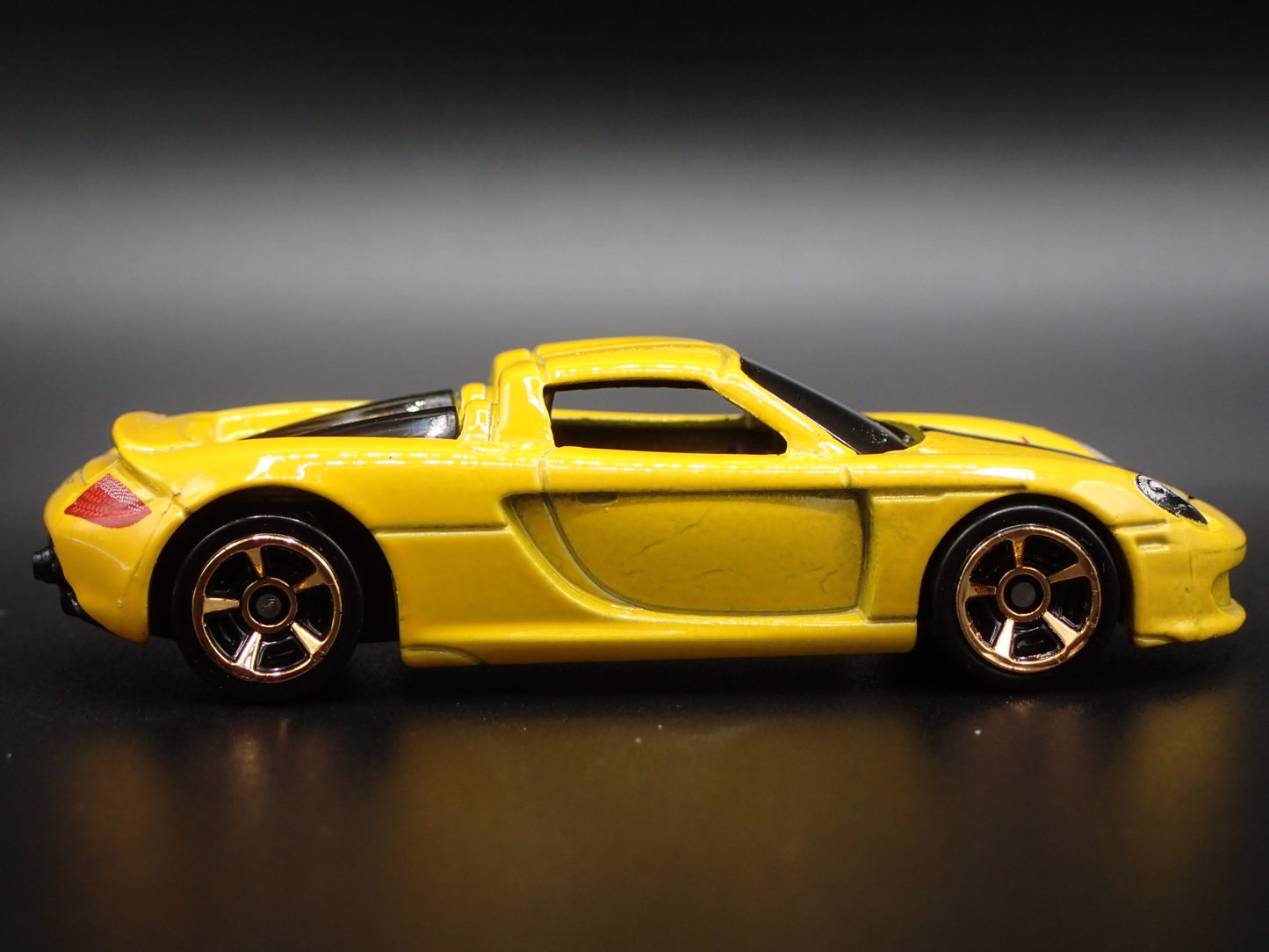 2003-2006 PORSCHE CARRERA GT SUPER CAR RARE 1:64 SCALE DIORAMA DIECAST MODEL CAR