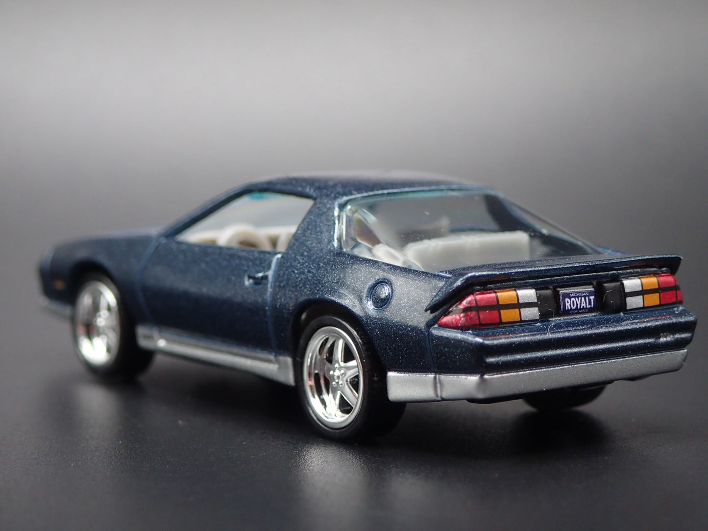 1984 84 CHEVY CHEVROLET CAMARO Z28 BLUE 1:64 SCALE DIORAMA DIECAST MODEL CAR