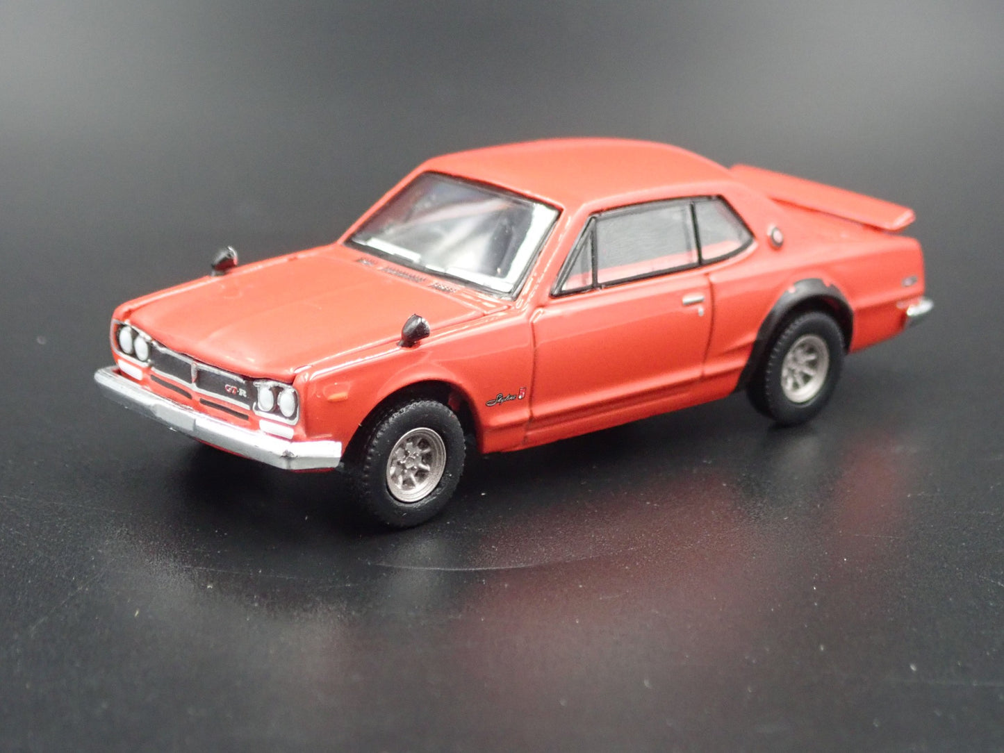 1972 72 NISSAN SKYLINE 2000 GTR 1:64 SCALE COLLECTIBLE DIORAMA DIECAST MODEL CAR