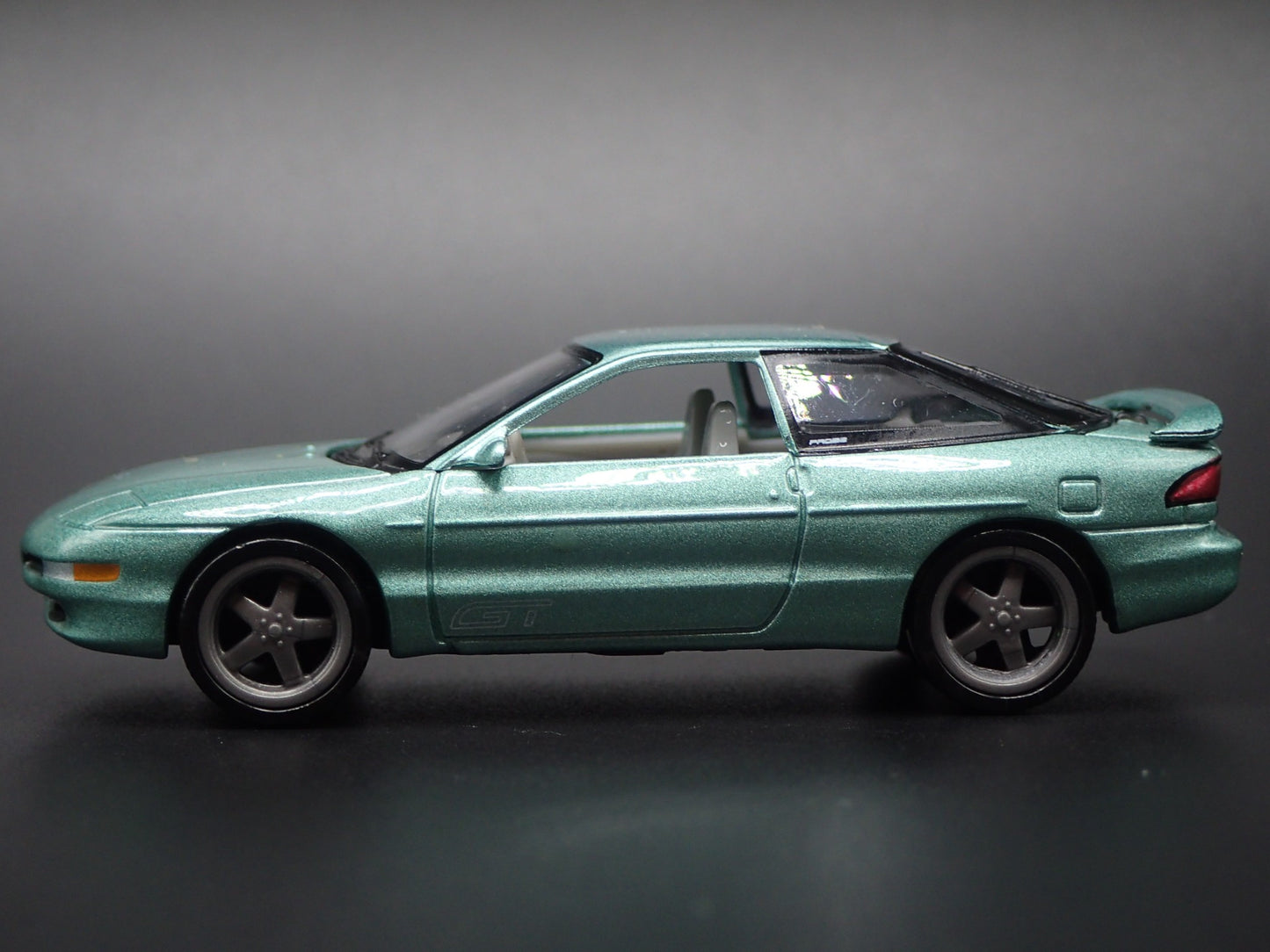 1995 95 FORD PROBE GT GREEN  1:64 SCALE COLLECTIBLE DIORAMA DIECAST MODEL CAR