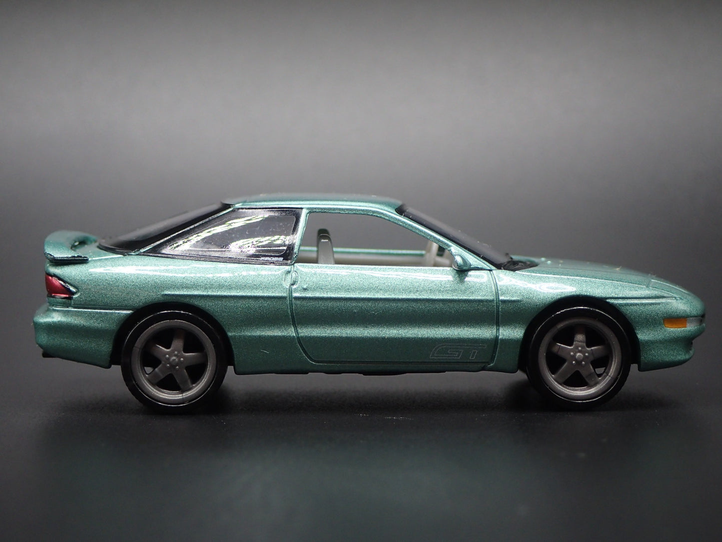 1995 95 FORD PROBE GT GREEN  1:64 SCALE COLLECTIBLE DIORAMA DIECAST MODEL CAR