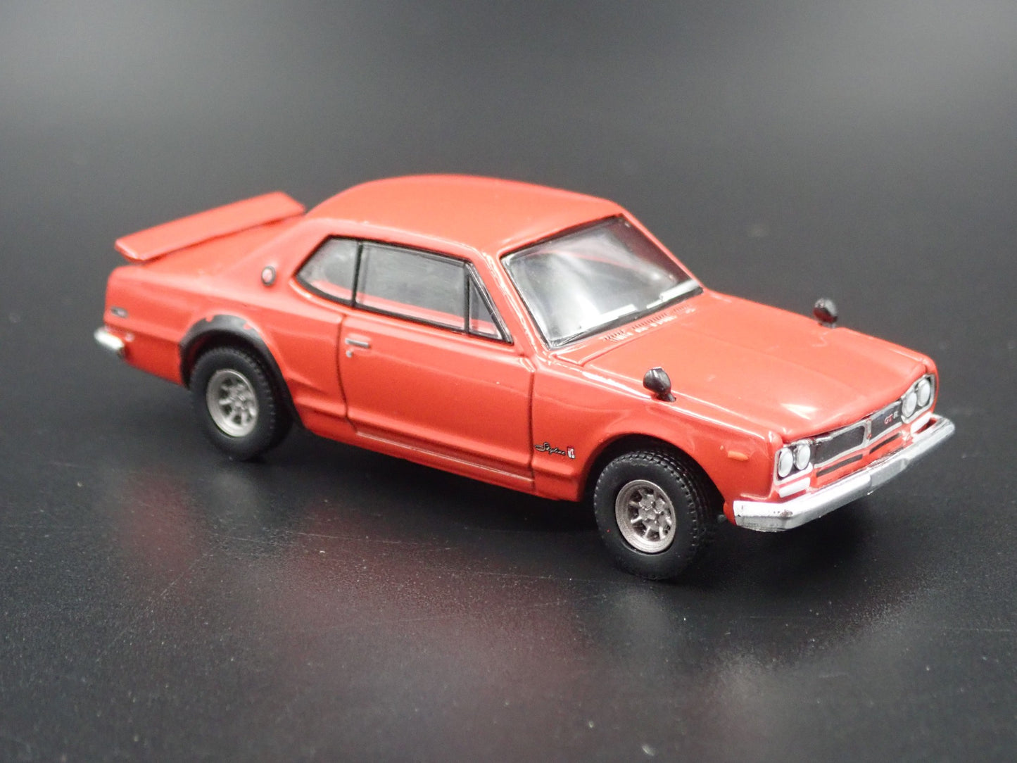 1972 72 NISSAN SKYLINE 2000 GTR 1:64 SCALE COLLECTIBLE DIORAMA DIECAST MODEL CAR