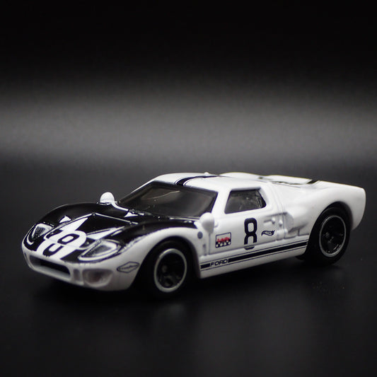 1965 65 FORD GT40 WHITE 1:64 SCALE LIMITED COLLECTIBLE DIORAMA DIECAST MODEL CAR