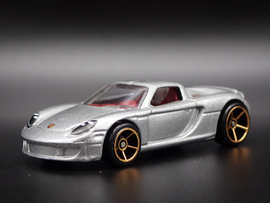 2003-2006 PORSCHE CARRERA GT SUPER CAR 1:64 SCALE DIORAMA DIECAST MODEL CAR