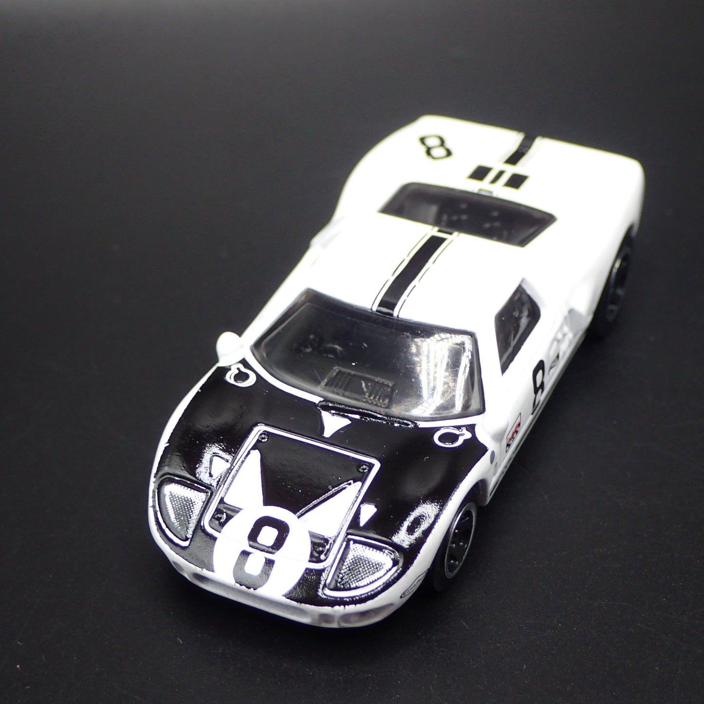 1965 65 FORD GT40 WHITE 1:64 SCALE LIMITED COLLECTIBLE DIORAMA DIECAST MODEL CAR