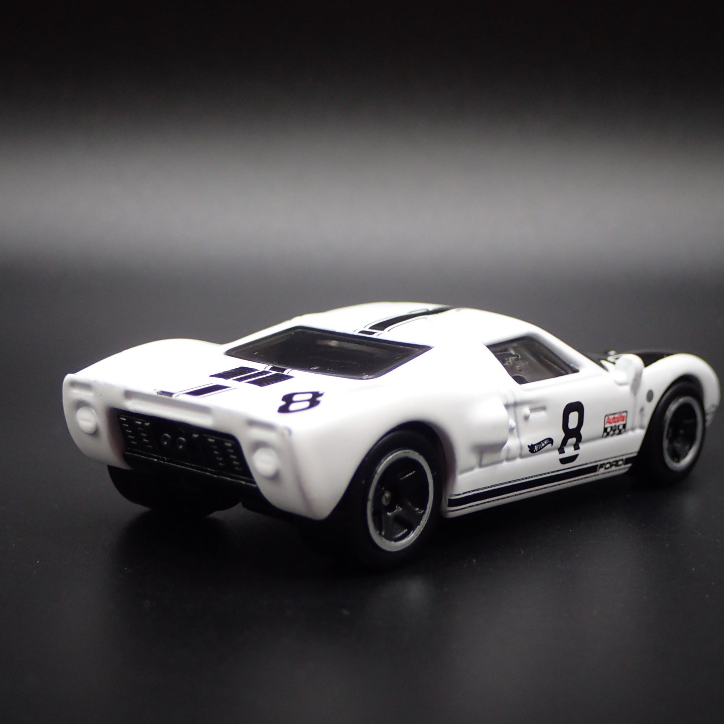 1965 65 FORD GT40 WHITE 1:64 SCALE LIMITED COLLECTIBLE DIORAMA DIECAST MODEL CAR