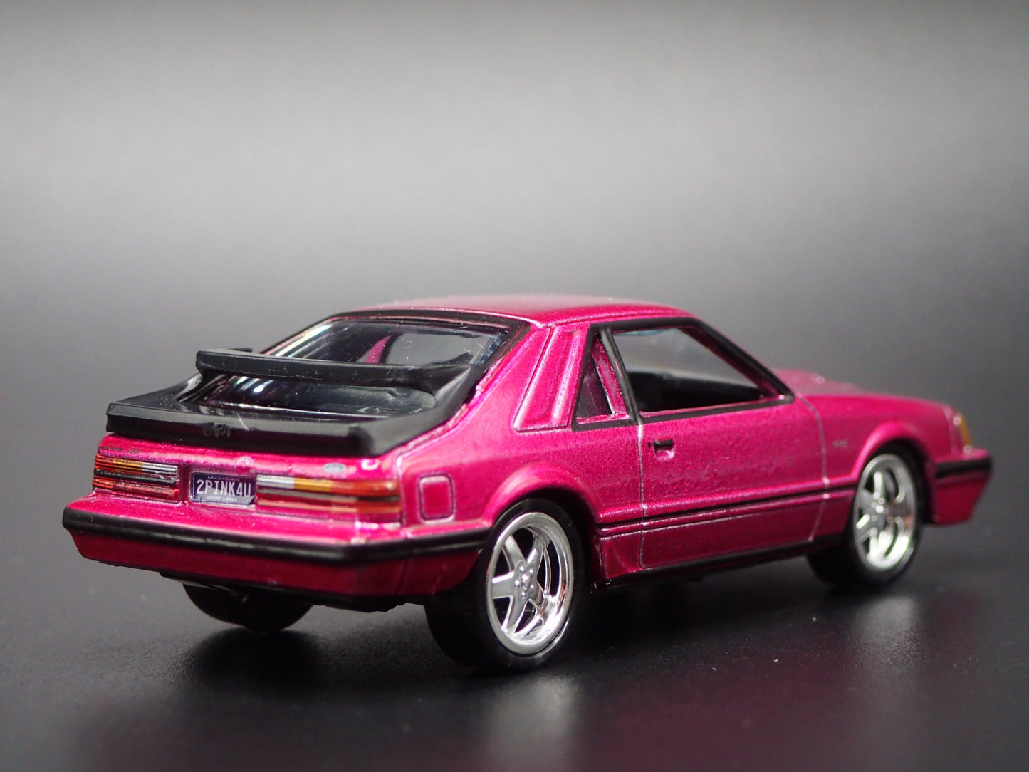 1985 85 FORD MUSTANG SVO FOX BODY PINK 1:64 SCALE DIORAMA DIECAST MODEL CAR