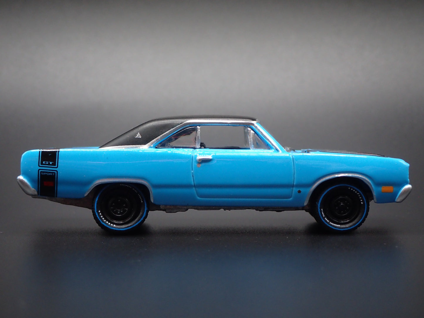 1969 69 DODGE DART GTS 340 BLUE 1:64 SCALE COLLECTIBLE DIORAMA DIECAST MODEL CAR