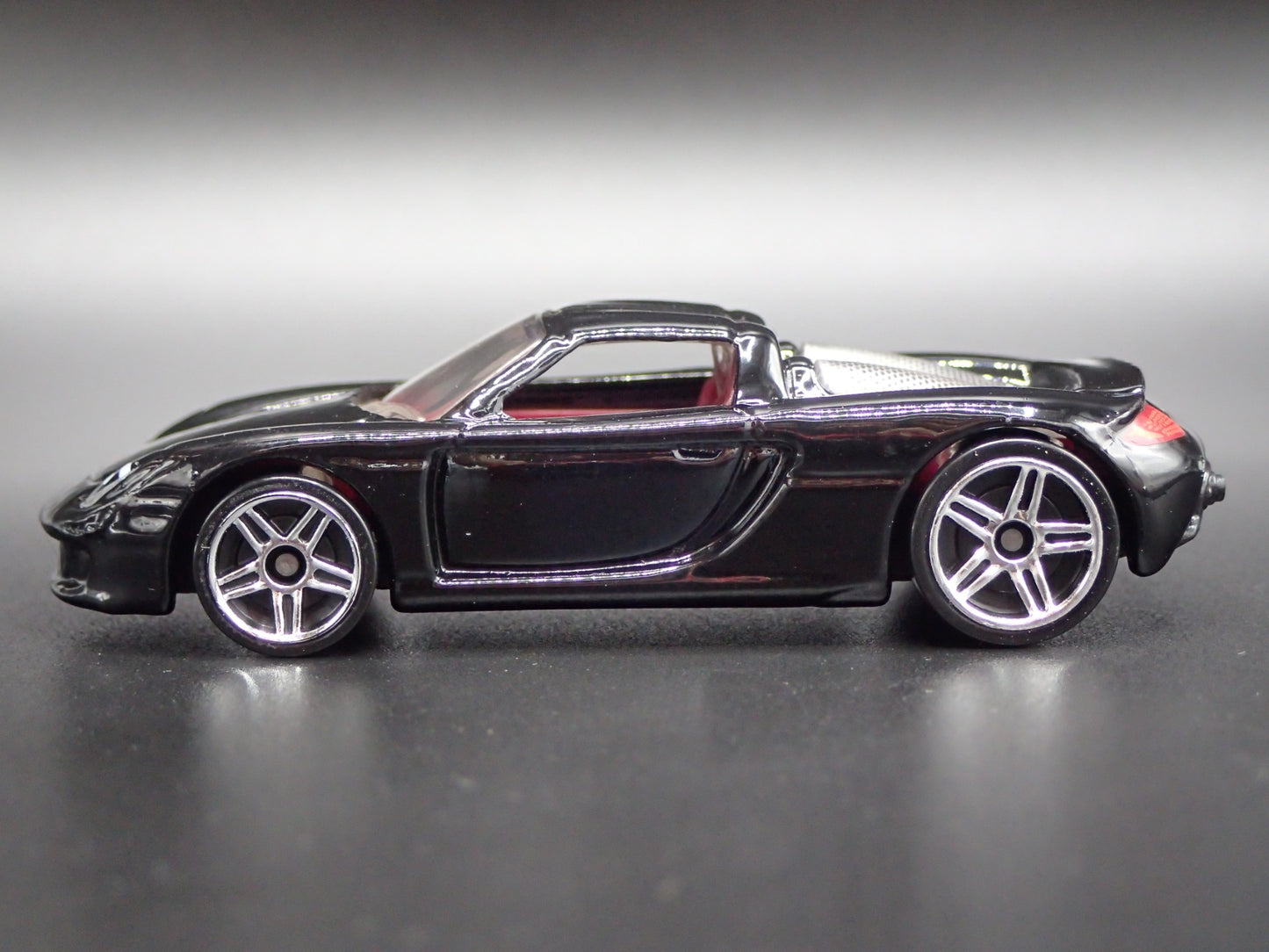 2003-2006 PORSCHE CARRERA GT SUPER CAR RARE 1:64 SCALE DIORAMA DIECAST MODEL CAR
