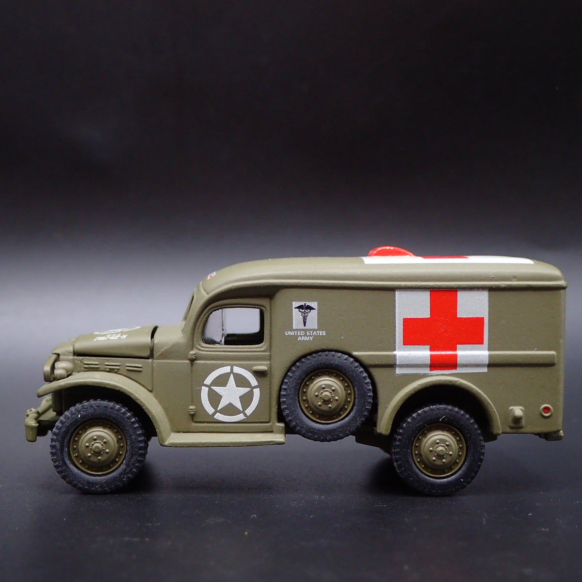 WWII GMC WC54 ARMY MILITARY AMBULANCE RARE 1:64 SCALE DIORAMA DIECAST MODEL CAR-Burning Rubber Toy Company