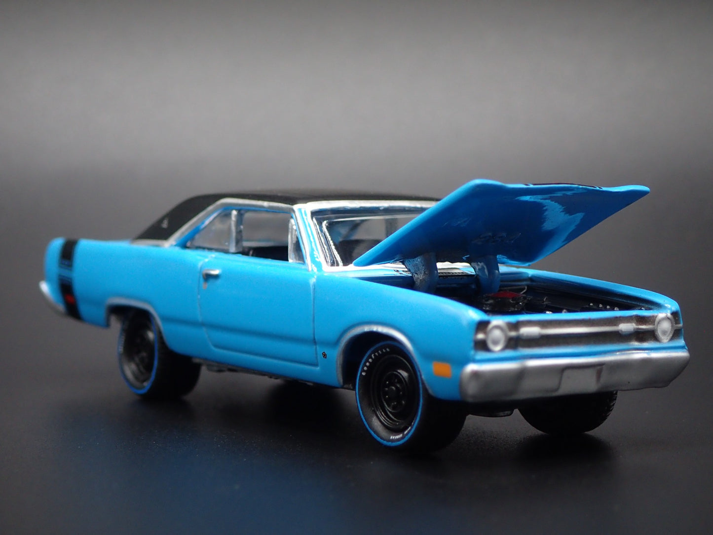 1969 69 DODGE DART GTS 340 BLUE 1:64 SCALE COLLECTIBLE DIORAMA DIECAST MODEL CAR