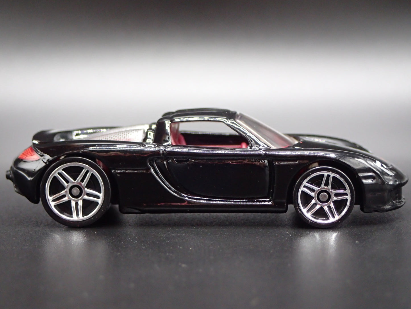 2003-2006 PORSCHE CARRERA GT SUPER CAR RARE 1:64 SCALE DIORAMA DIECAST MODEL CAR