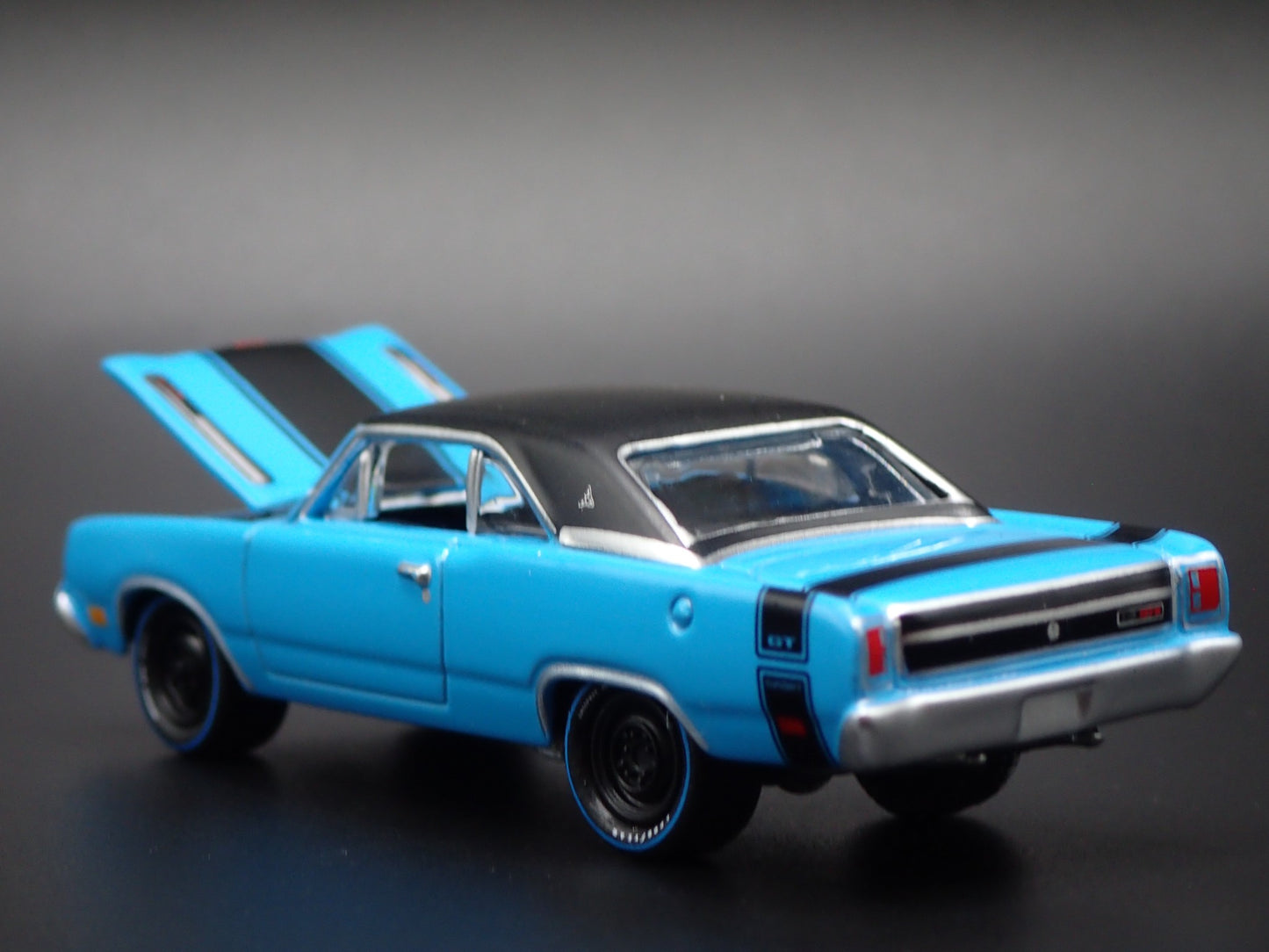 1969 69 DODGE DART GTS 340 BLUE 1:64 SCALE COLLECTIBLE DIORAMA DIECAST MODEL CAR